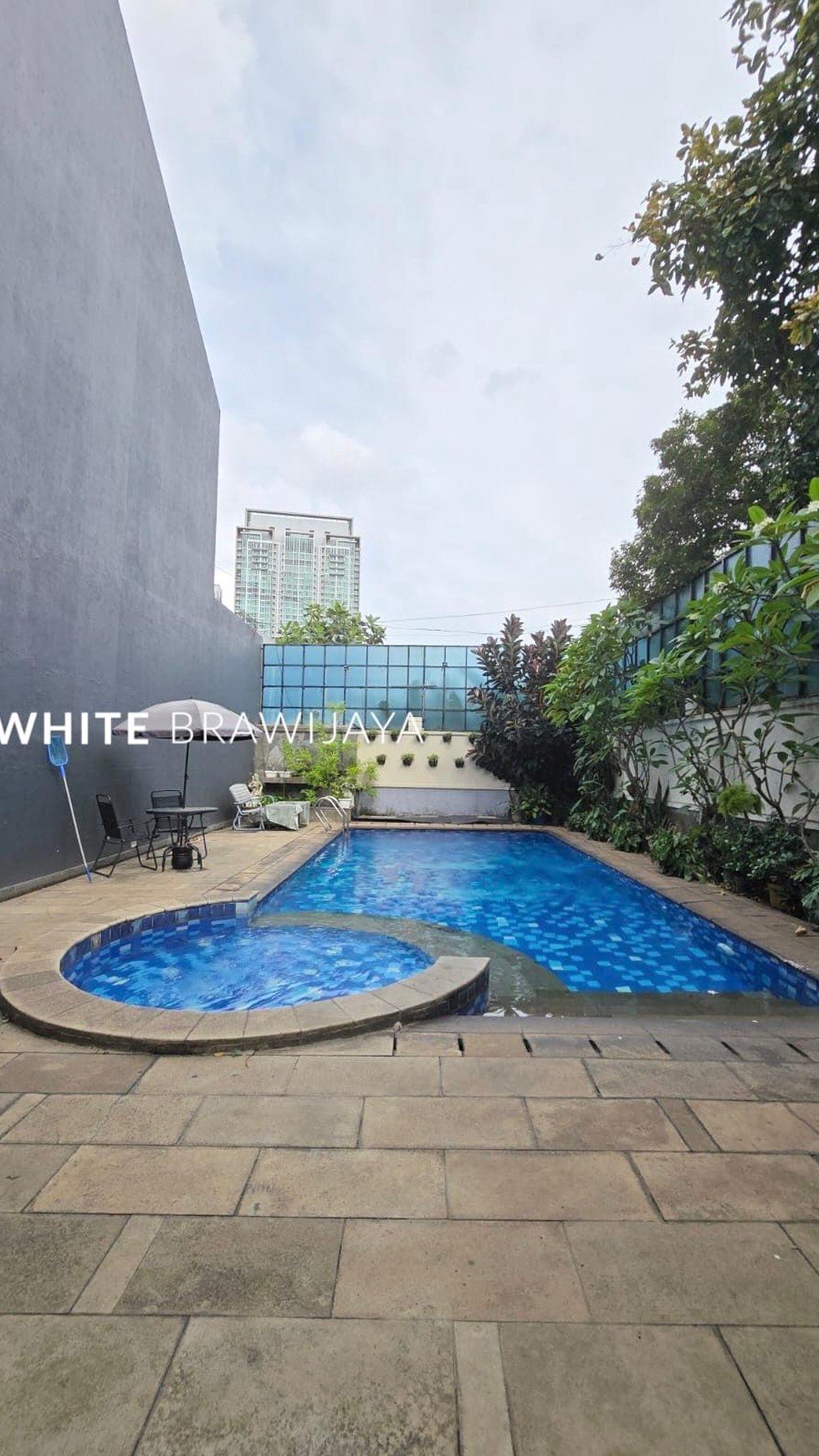 Rumah Hitung Tanah Area Cipete