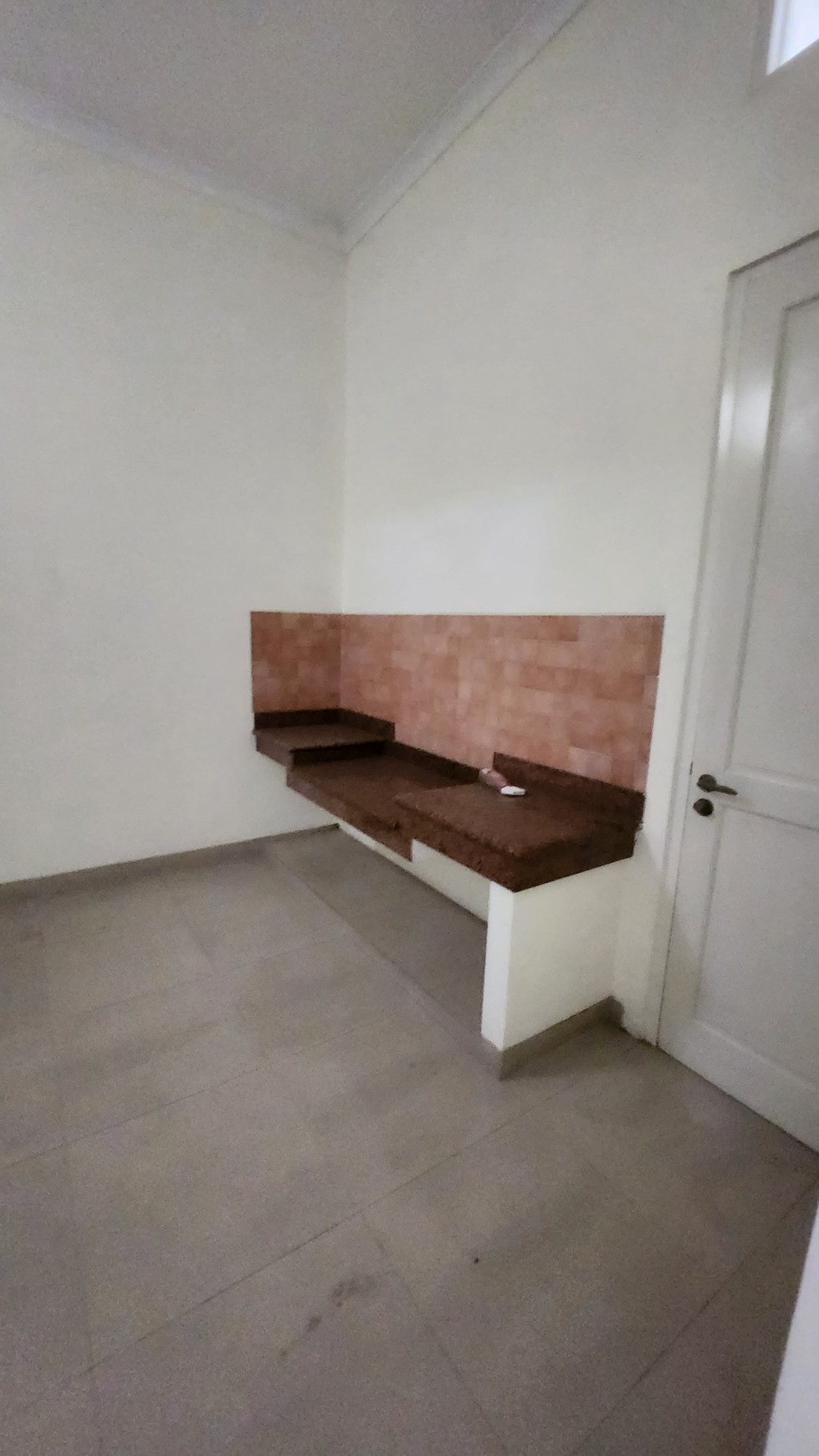 Dijual / Disewakan Rumah Central Park A Yani Residence Ketintang- Gayungan- Surabaya- Row Jalan KEMBAR - Dekat Graha Pena , Royal Plaza