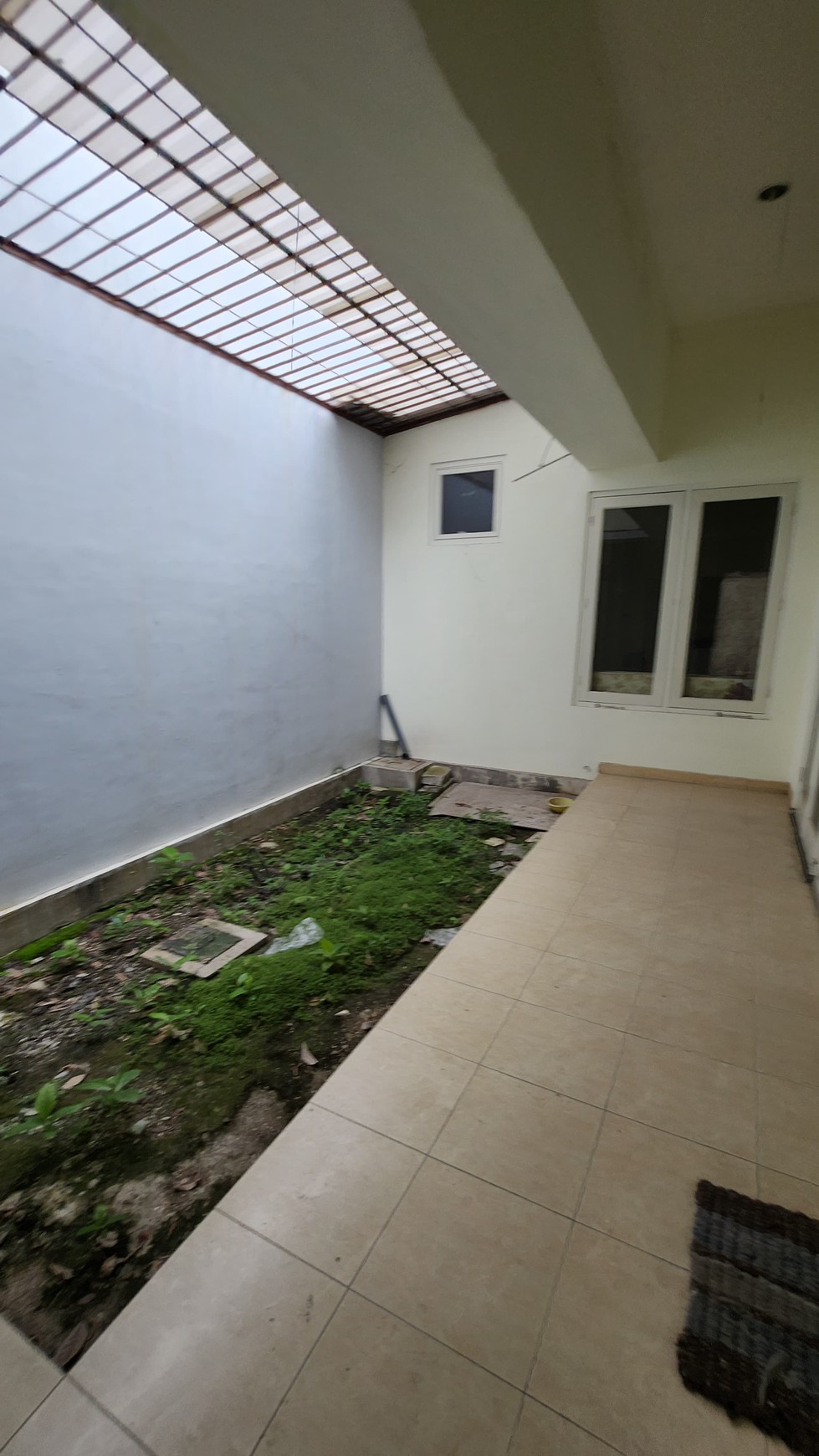 Dijual / Disewakan Rumah Central Park A Yani Residence Ketintang- Gayungan- Surabaya- Row Jalan KEMBAR - Dekat Graha Pena , Royal Plaza