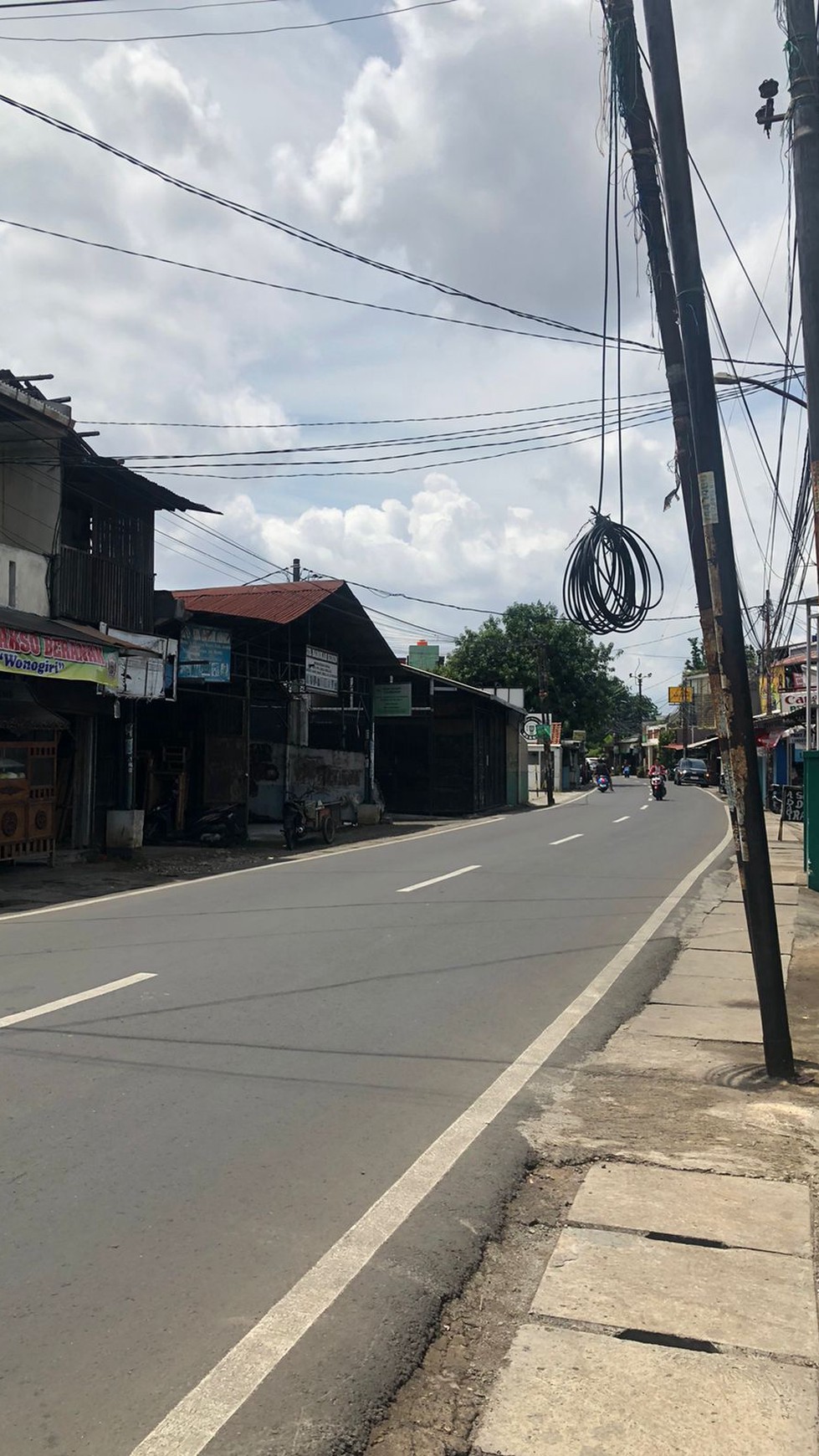 Ruko lokasi strategis jalan utama di Pondok Betung