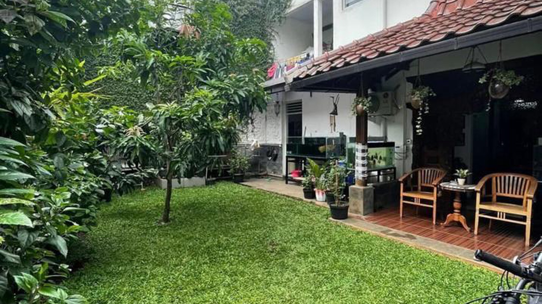  Rumah 2 lantai di Lokasi strategis dengan Gaya Tropical Modern. One Gate. Tanjung Barat, Jagakarsa  