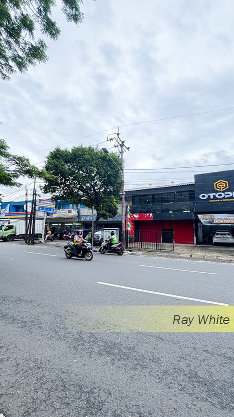 RUANG USAHA HITUNG TANAH DI PINGGIR JL CIPUTAT RAYA, KEBAYORAN LAMA, JAKARTA SELATAN