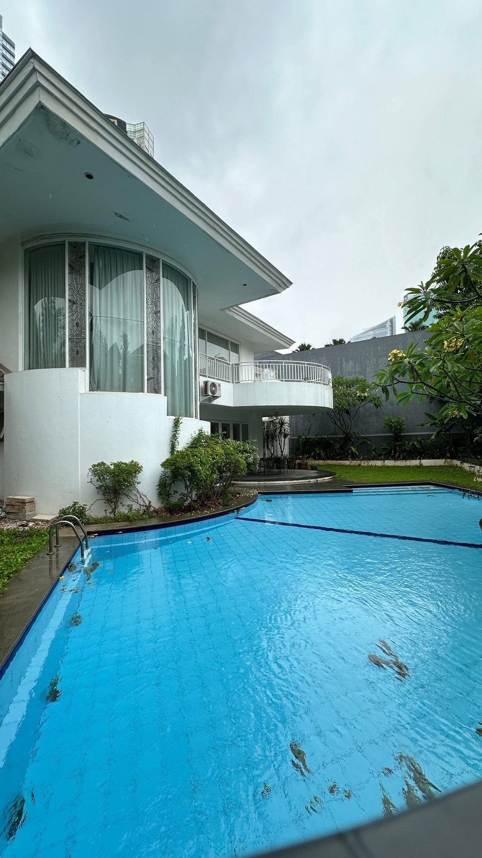 Rumah Classic 2 lantai di kawasan Elite Denpasar Kuningan, Jakarta Selatan