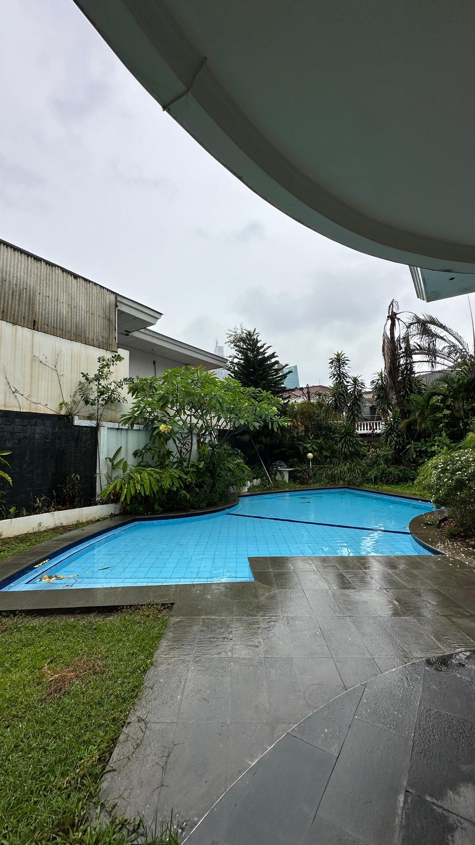 Rumah Classic 2 lantai di kawasan Elite Denpasar Kuningan, Jakarta Selatan