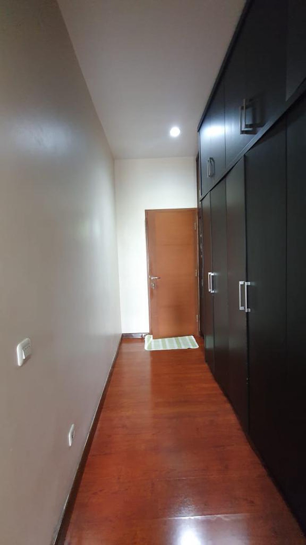 DIJUAL PERUMAHAN 4 LANTAI DI VILLA PONDOK INDAH, di Kebayoran, Jakarta Selatan.