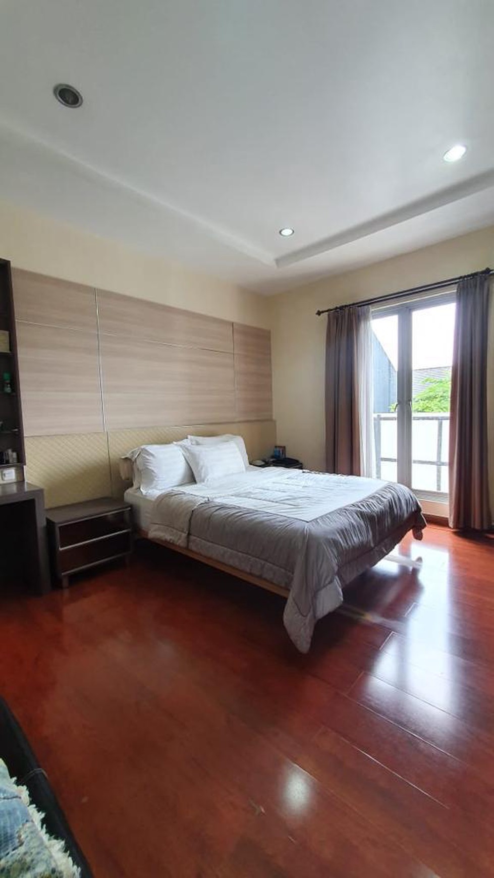 DIJUAL PERUMAHAN 4 LANTAI DI VILLA PONDOK INDAH, di Kebayoran, Jakarta Selatan.