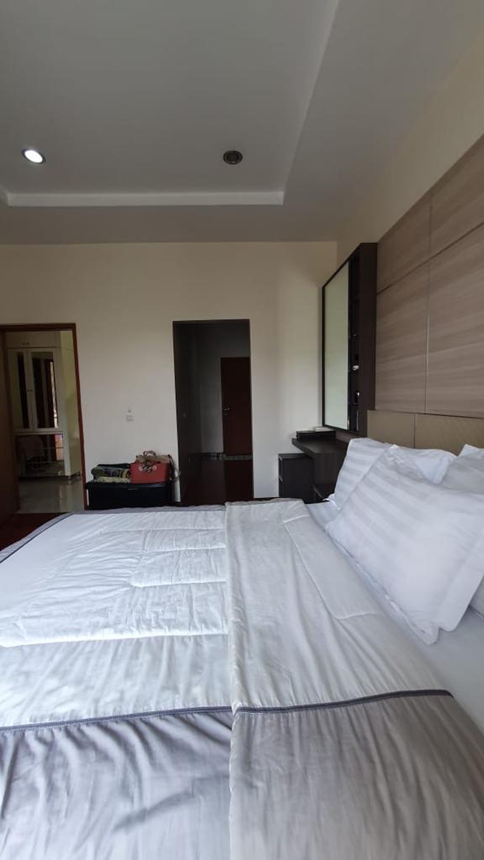 DIJUAL PERUMAHAN 4 LANTAI DI VILLA PONDOK INDAH, di Kebayoran, Jakarta Selatan.