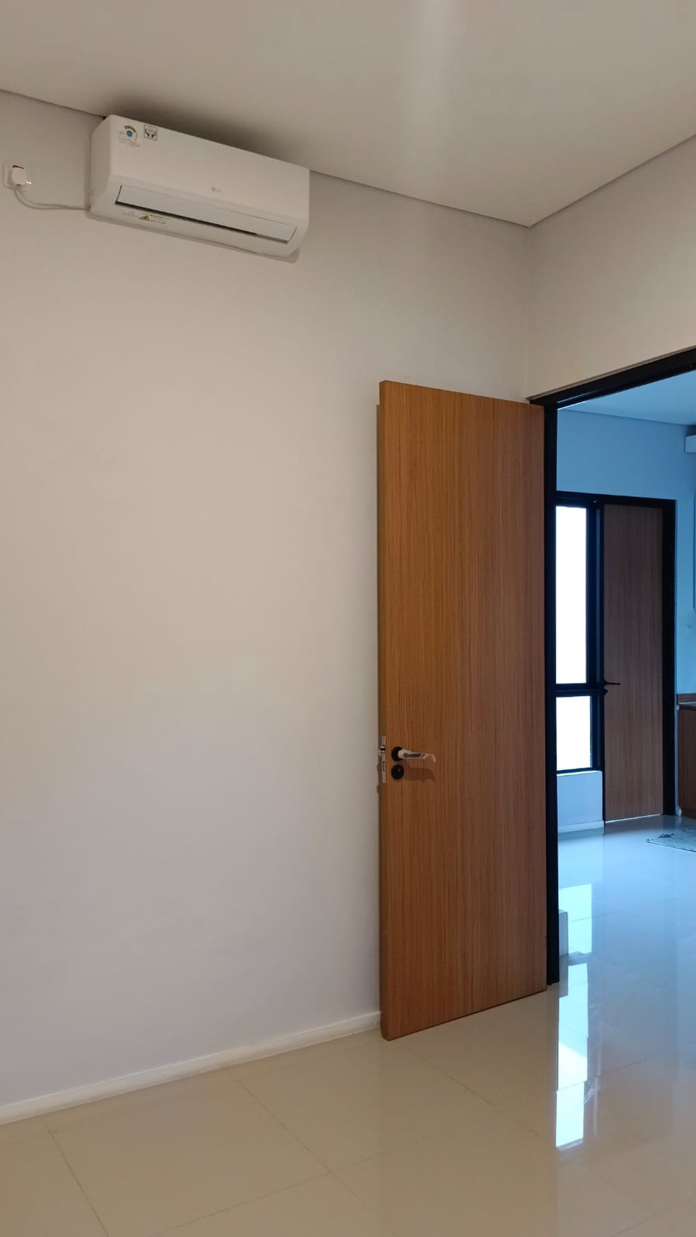 Di Jual Rumah Bangunan baru siap Huni posisi hook 2 Lantai di Ciledug, Tangerang 