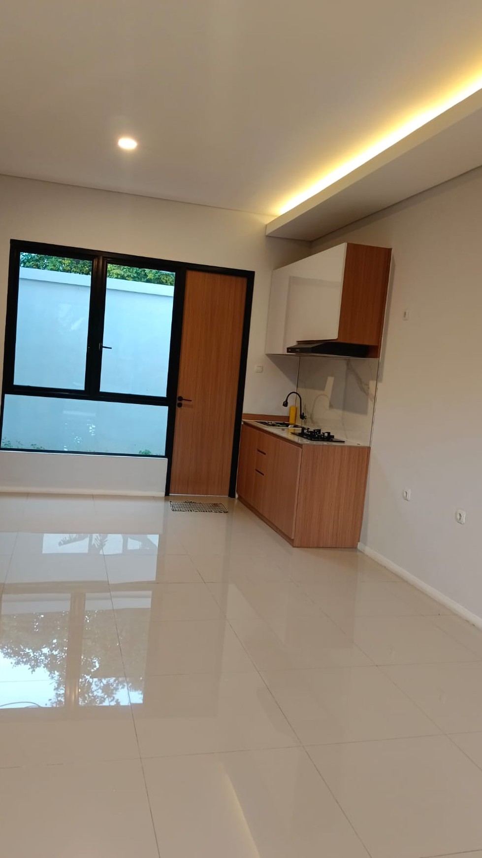 Di Jual Rumah Bangunan baru siap Huni posisi hook 2 Lantai di Ciledug, Tangerang 