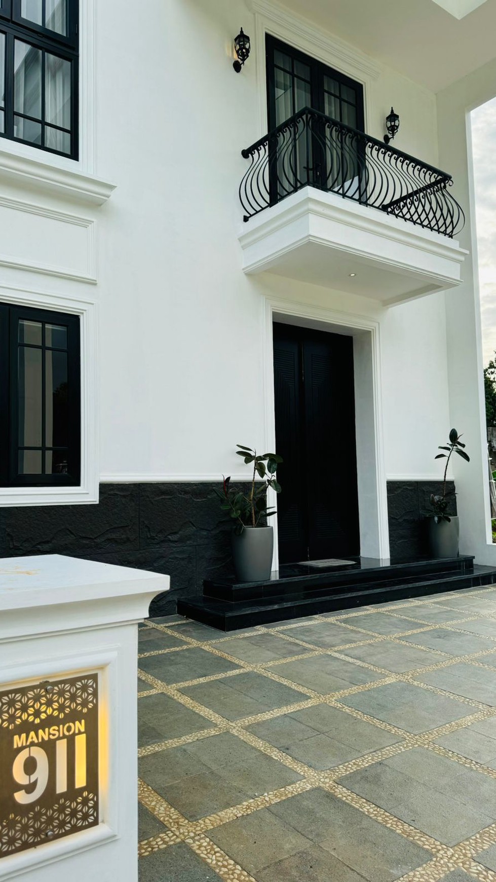 Rumah Baru Elit, Mewah 3 Lantai, SHM, Strategis Jl. Beo, Pesanggrahan, Jakarta Selatan