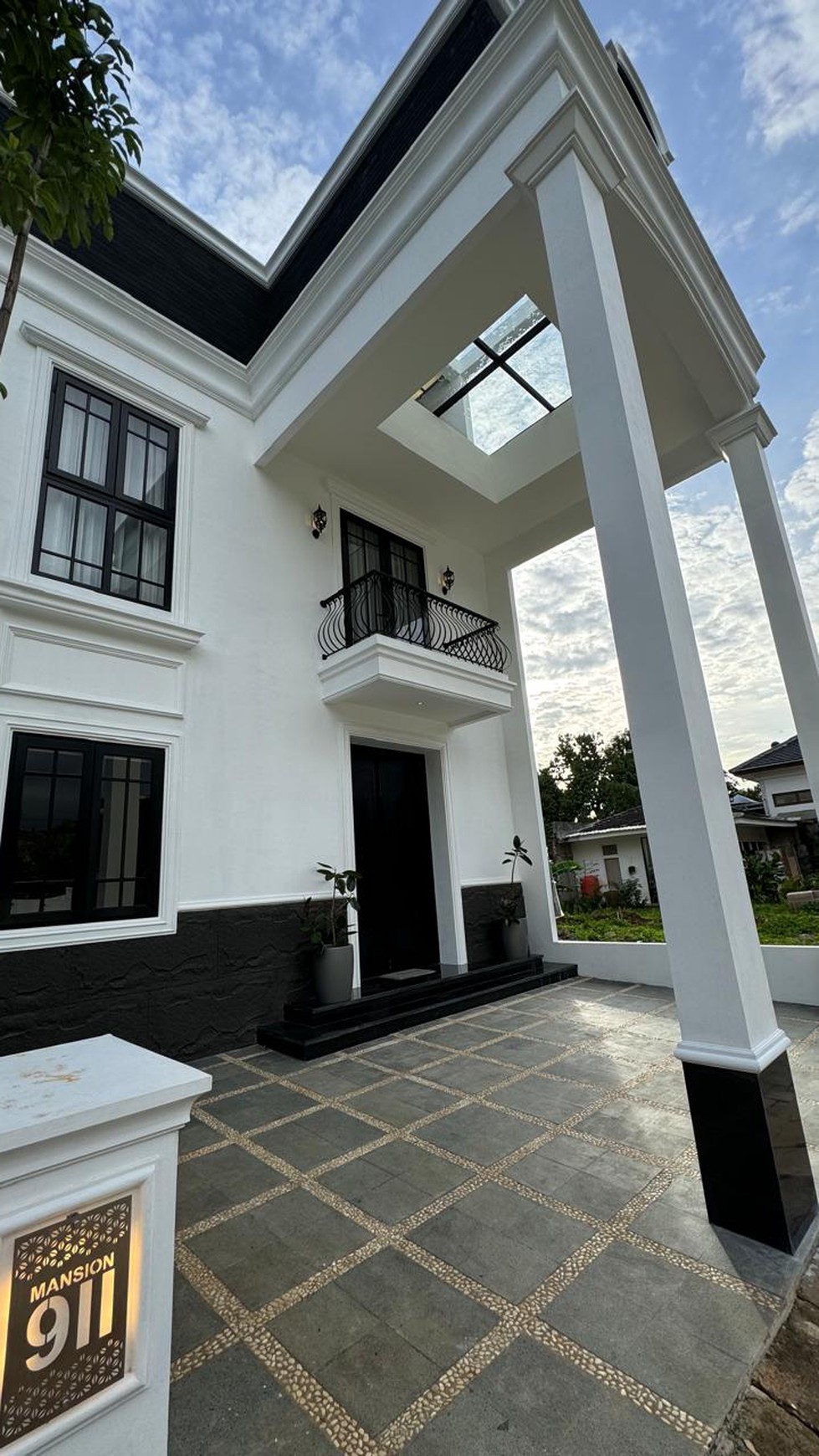 Rumah Baru Elit, Mewah 3 Lantai, SHM, Strategis Jl. Beo, Pesanggrahan, Jakarta Selatan