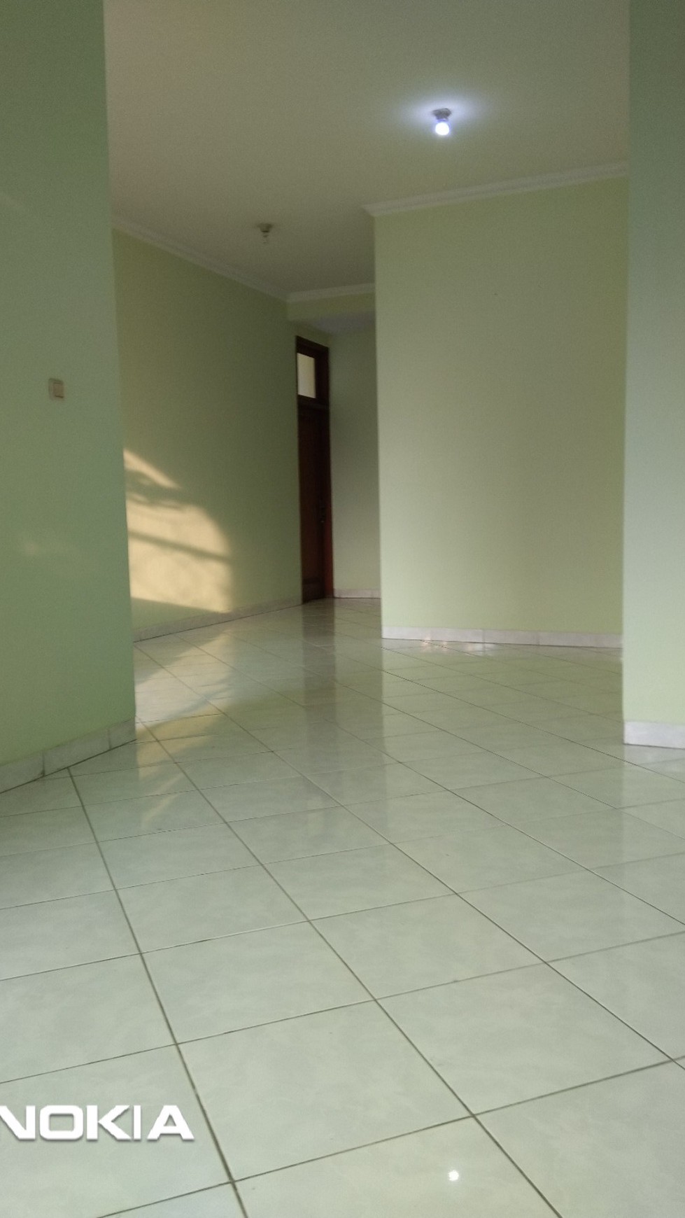 DISEWAKAN RUMAH 2 UNFURNISHED LOKASI SANGAT STRATEGIS DI LEBAK BULUS, JAKARTA SELATAN.