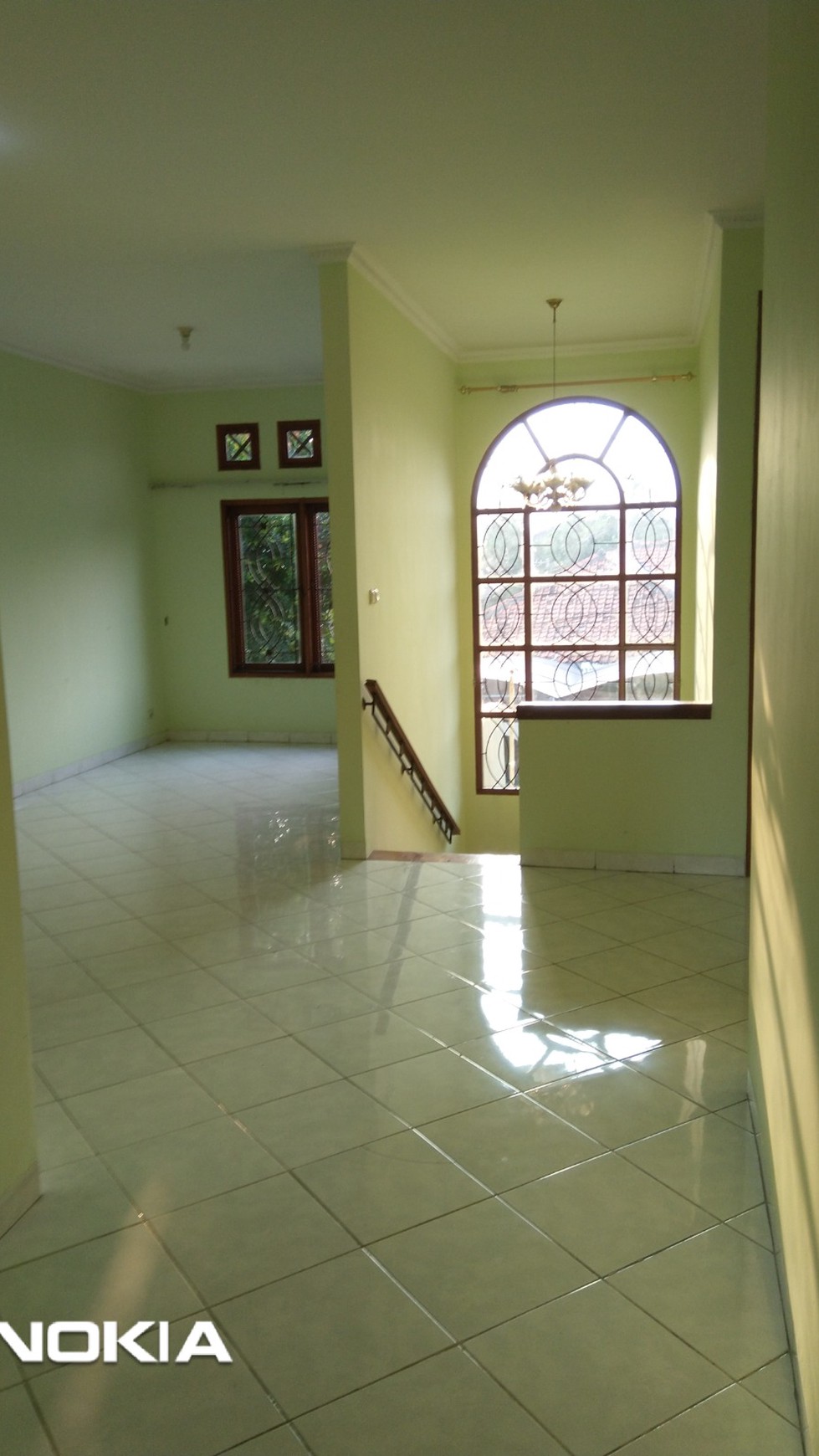 DISEWAKAN RUMAH 2 UNFURNISHED LOKASI SANGAT STRATEGIS DI LEBAK BULUS, JAKARTA SELATAN.