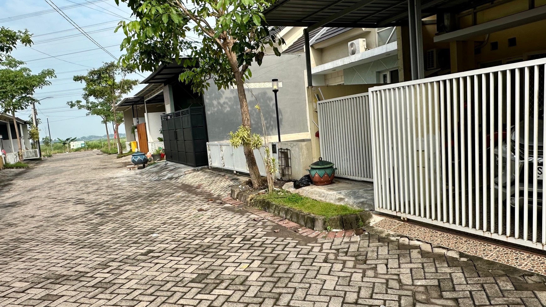 Murah Dijual Rumah Taman Wisata Regency Bonus SEMI Furnished Dekat Citraland, Pakuwon Mall