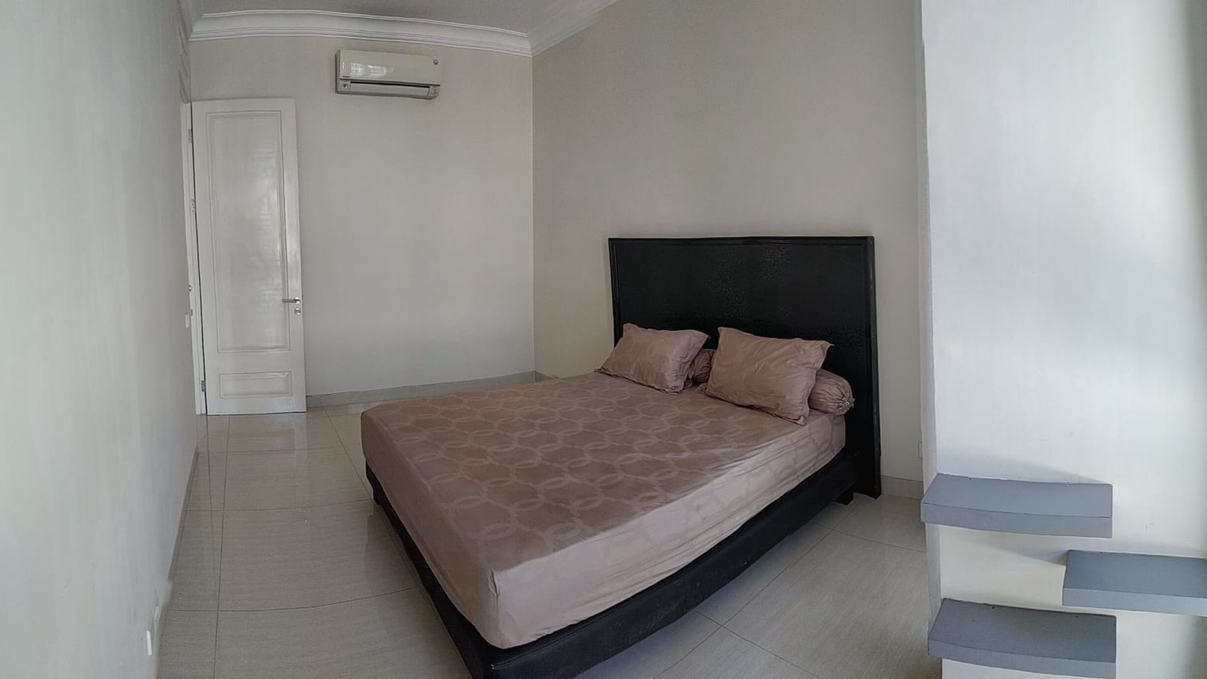 Dijual Rumah Pakuwon Indah La Riz Wood - La Riz Golf Residence Full Furnished Dekat Graha Family, Citraland, Pakuwon Mall