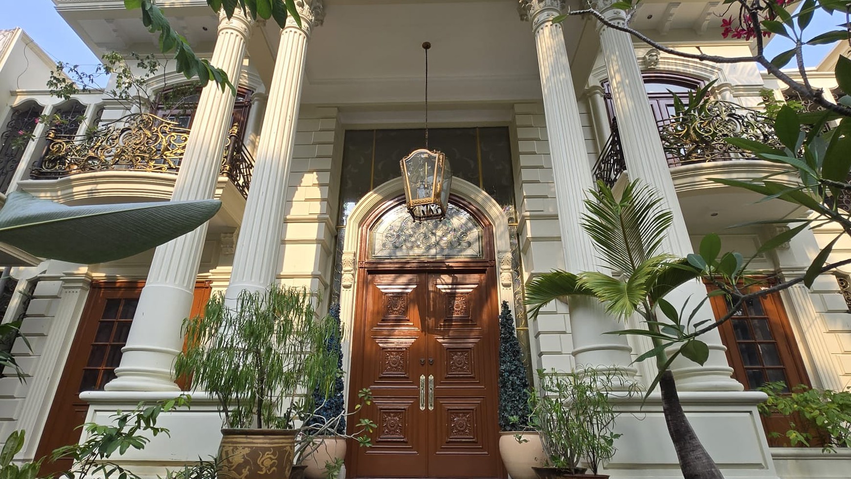 Rumah luxury di Menteng Jakarta Pusat, luas : 700m2,  design Classic Mediterania, dan siap huni