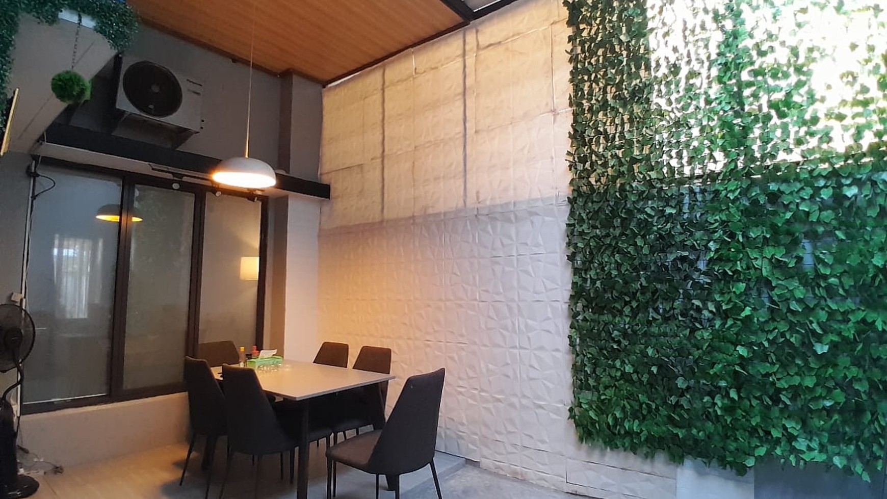 Rumah Modern Tropis, Full Renov Siap Huni di Premier Estate 3 Cibubur