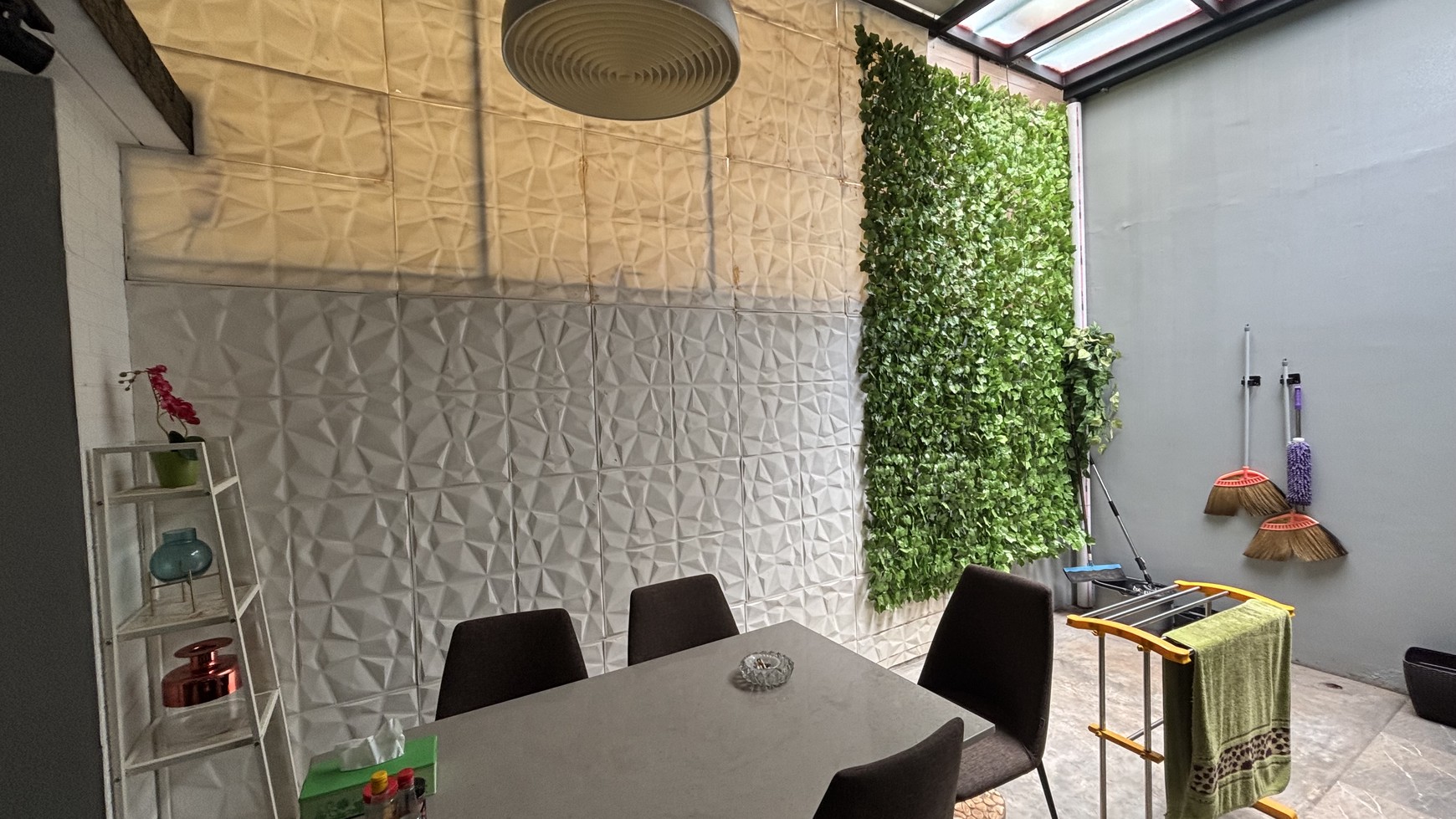 Rumah Modern Tropis, Full Renov Siap Huni di Premier Estate 3 Cibubur