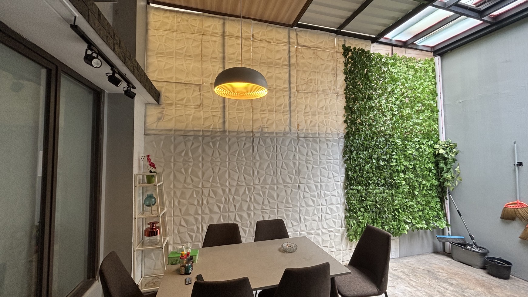 Rumah Modern Tropis, Full Renov Siap Huni di Premier Estate 3 Cibubur