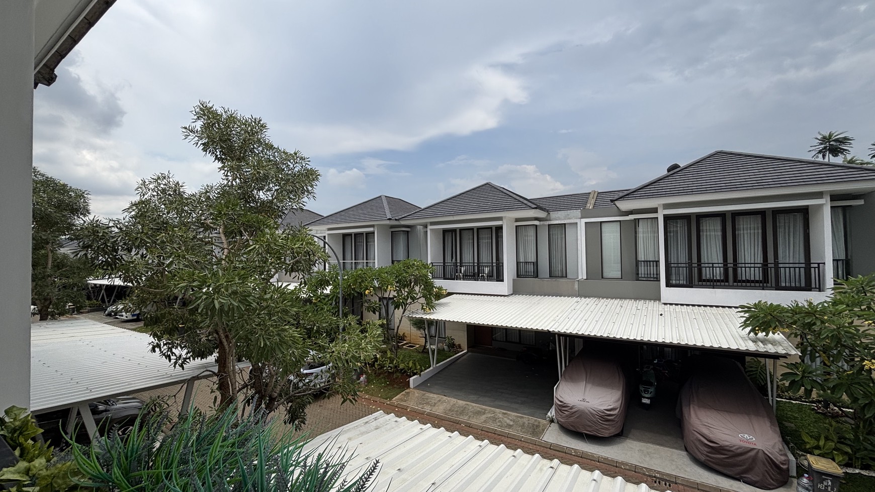 Rumah Modern Tropis, Full Renov Siap Huni di Premier Estate 3 Cibubur