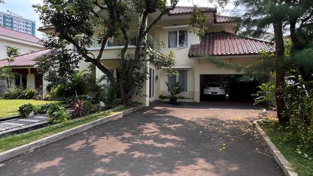 Rumah Mewah Siap Huni dengan Halaman Luas dan Pool @Cilandak