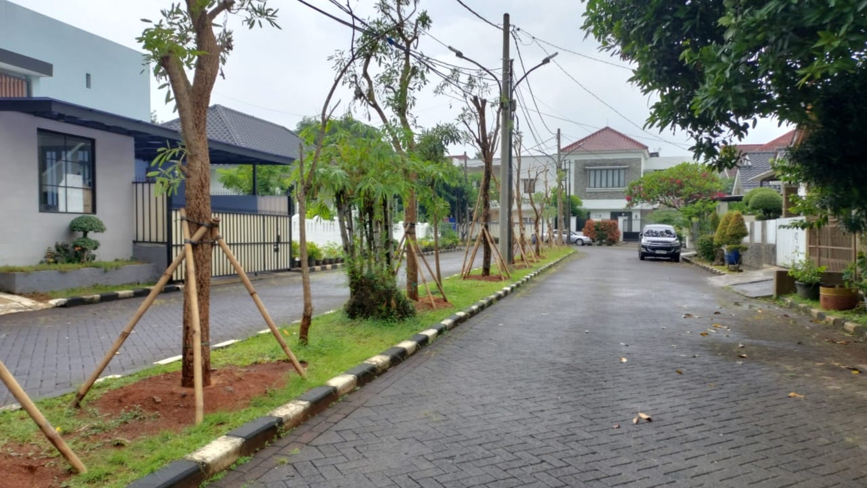 RUMAH CANTIK DAN BARU DI BLOK TERFAVORIT DI VILLA MELATI MAS - TANGERANG SELATAN