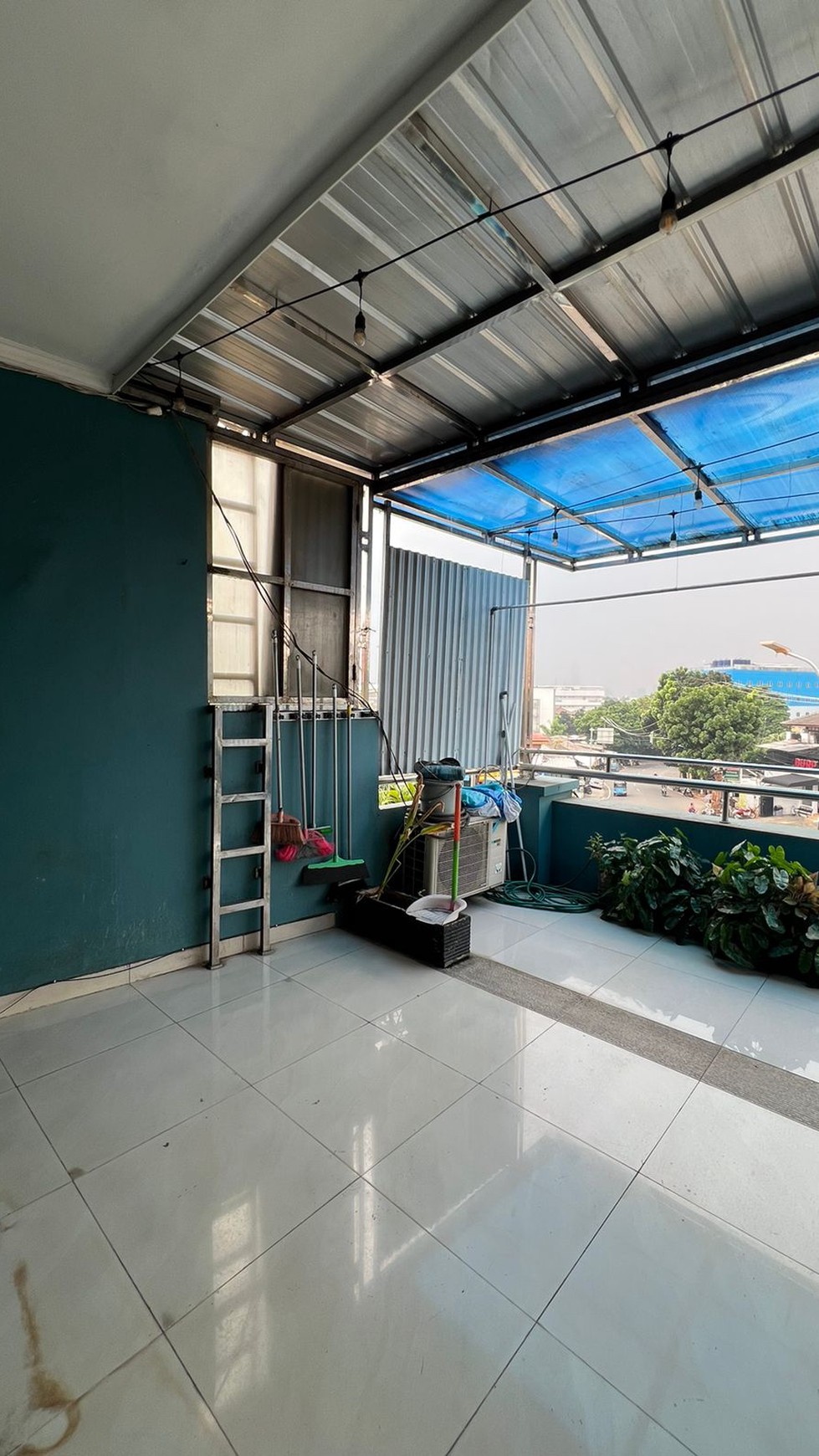 Dijual Ruko 3 lantai lokasi strategis cocok untuk buka bisnis, di Pos Pengumben, Jakarta Barat.