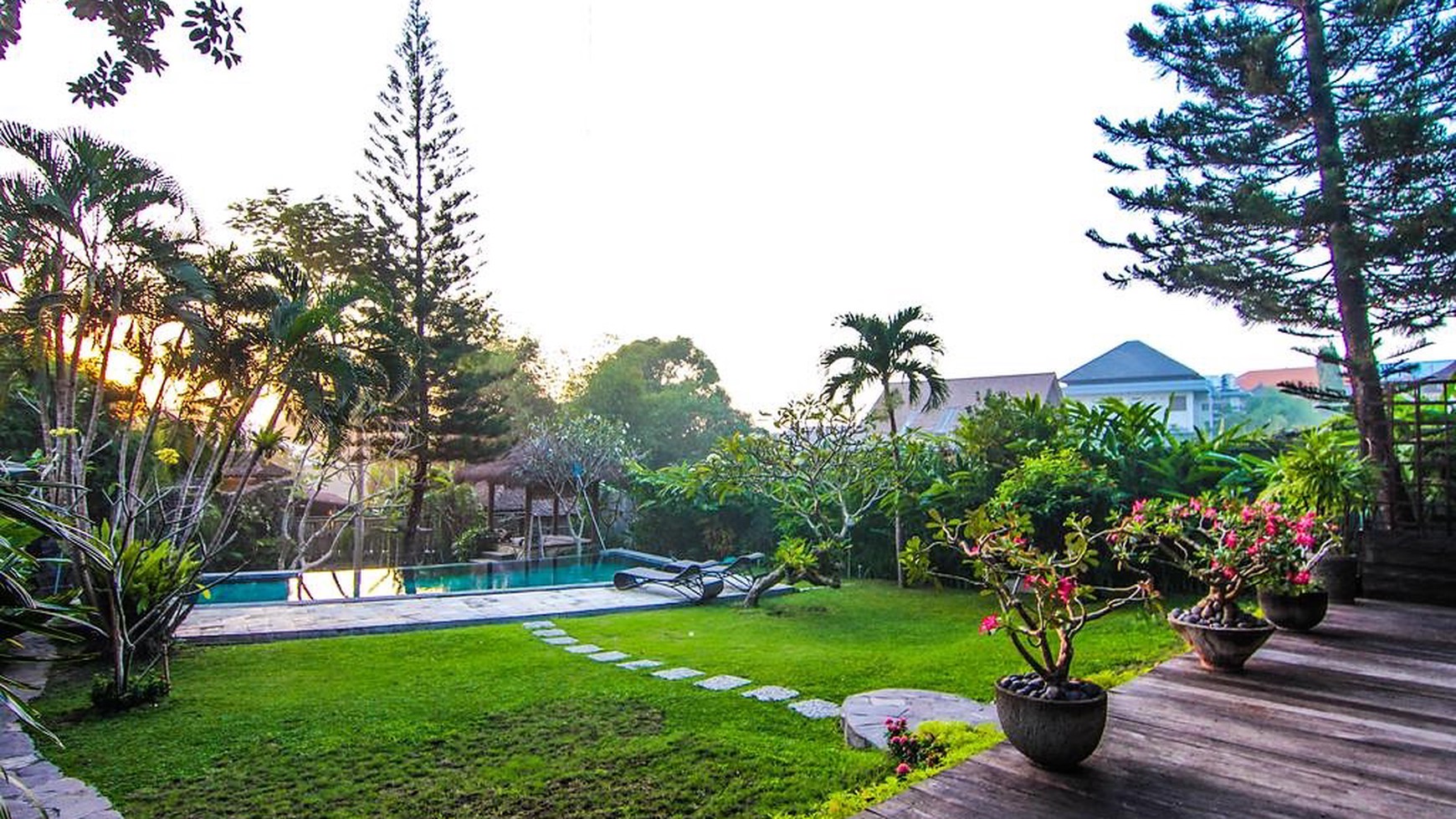 Freehold Tropical Villa Sitting on Big Land In Batu Bolong, Canggu Bali
