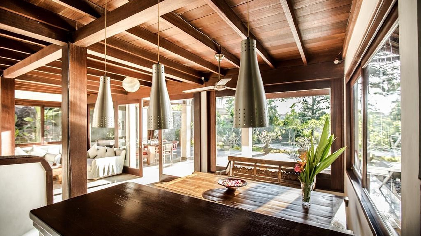 Freehold Tropical Villa Sitting on Big Land In Batu Bolong, Canggu Bali