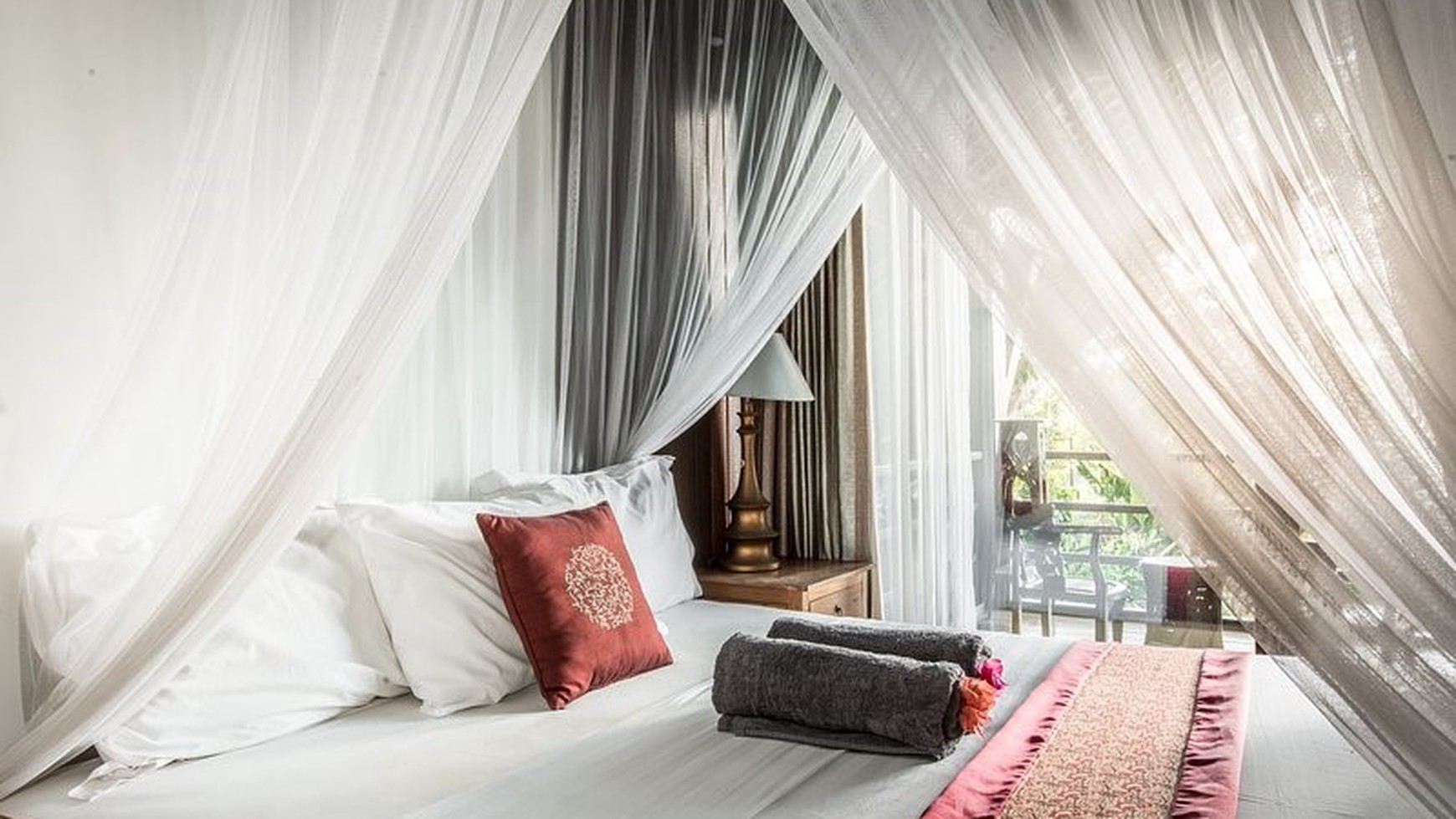 Freehold Tropical Villa Sitting on Big Land In Batu Bolong, Canggu Bali