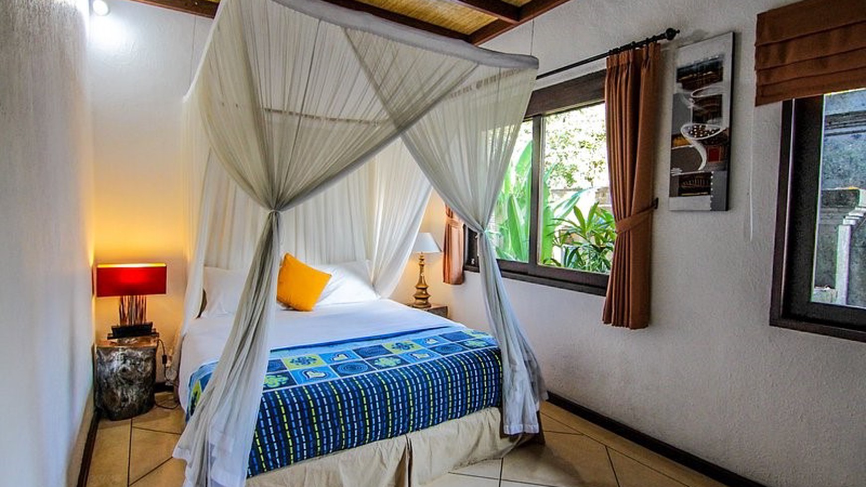 Freehold Tropical Villa Sitting on Big Land In Batu Bolong, Canggu Bali