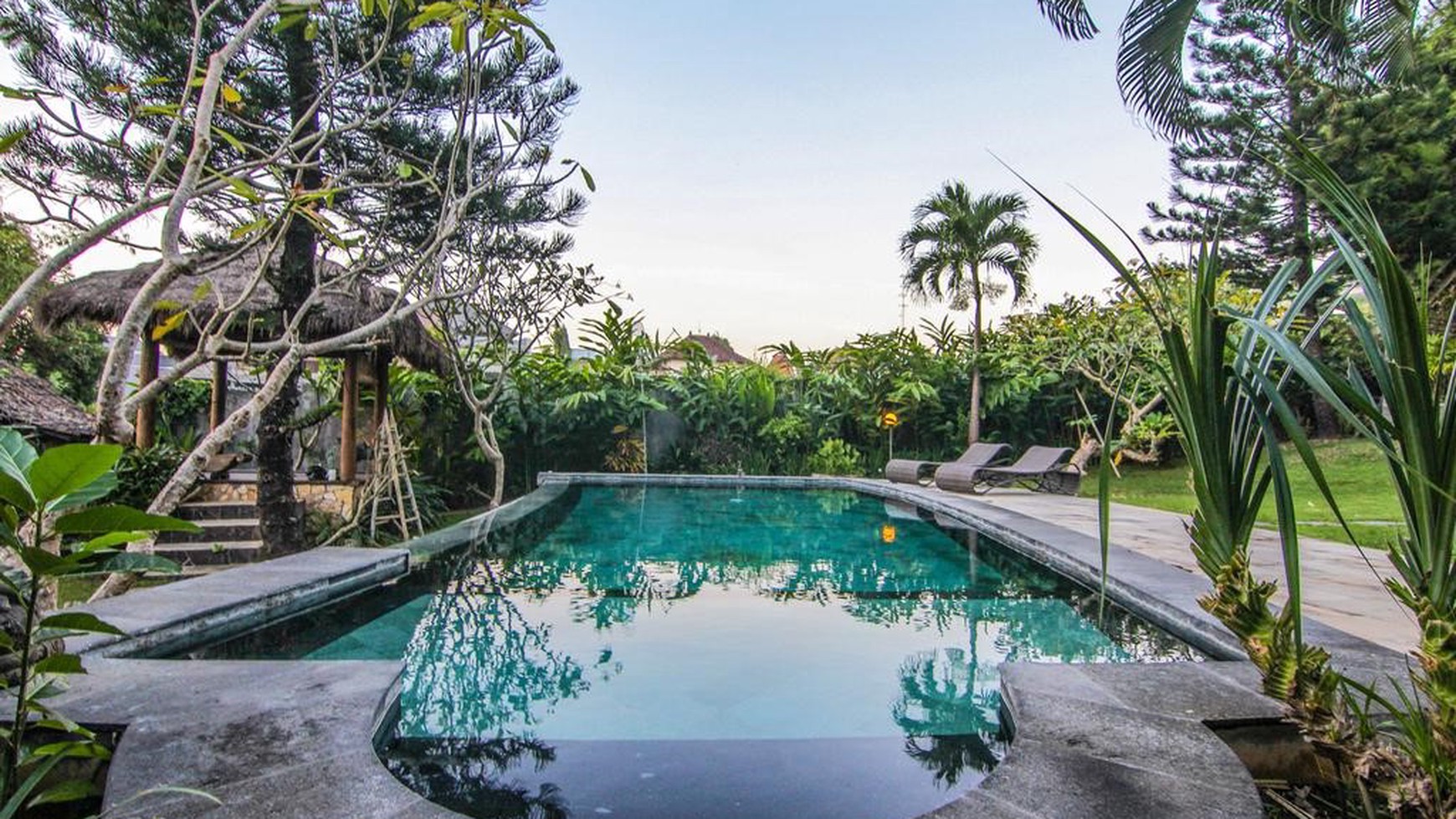 Freehold Tropical Villa Sitting on Big Land In Batu Bolong, Canggu Bali
