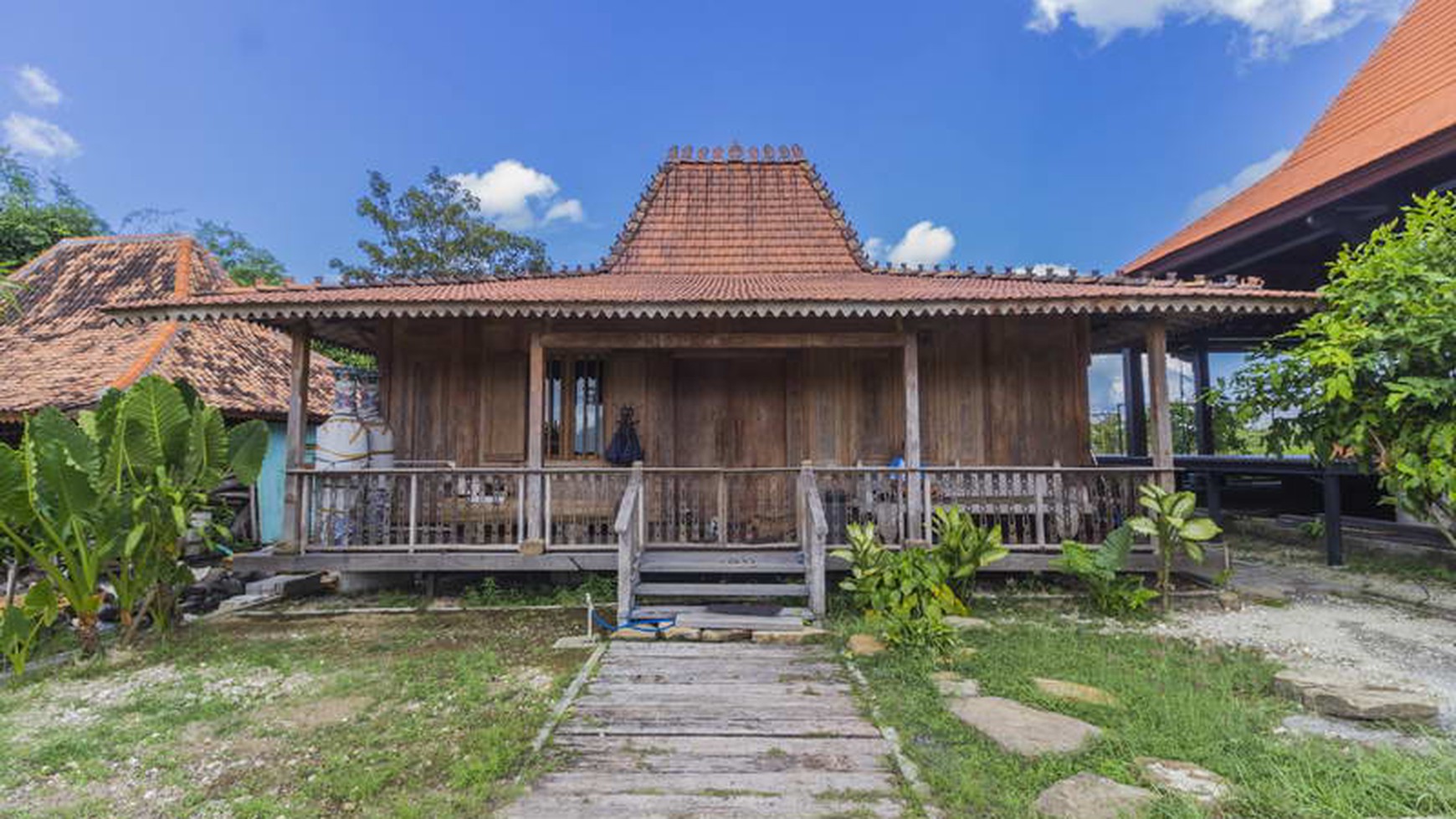 Freehold beautiful 9 joglos in area premium Canggu Bali