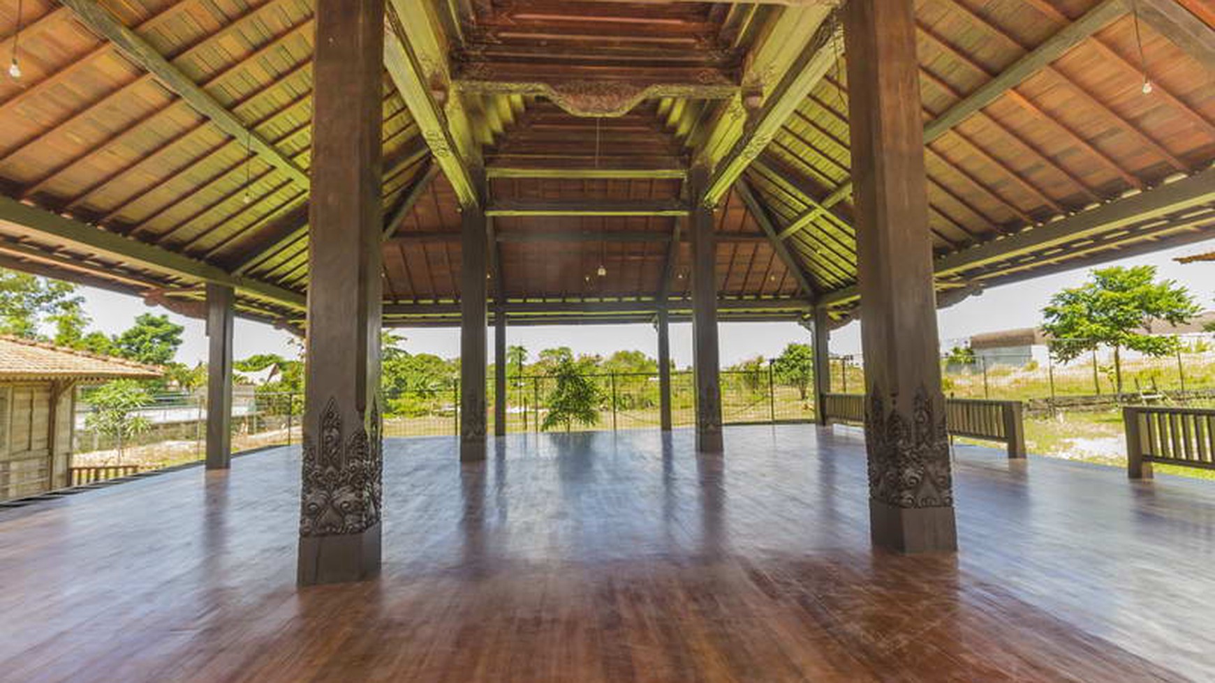 Freehold beautiful 9 joglos in area premium Canggu Bali