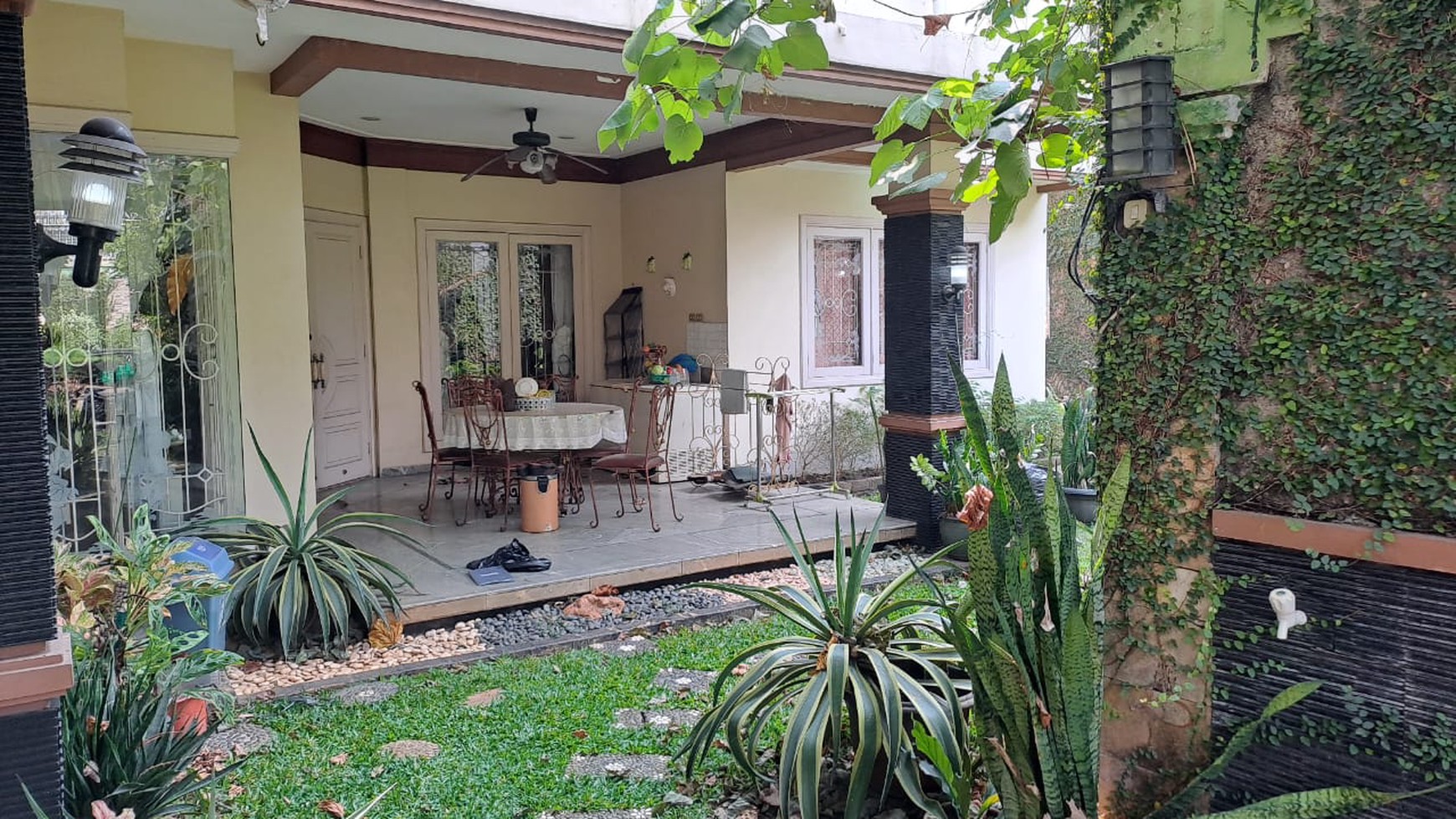 Rumah Cantik dan Nyaman di Tebet 