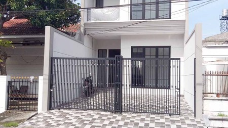 Rumah Baru Gress di Manyar Jaya Surabaya Timur, Minimalis, 2 Lantai, SHM, Ready 1 unit aja... Buruan !!!! 