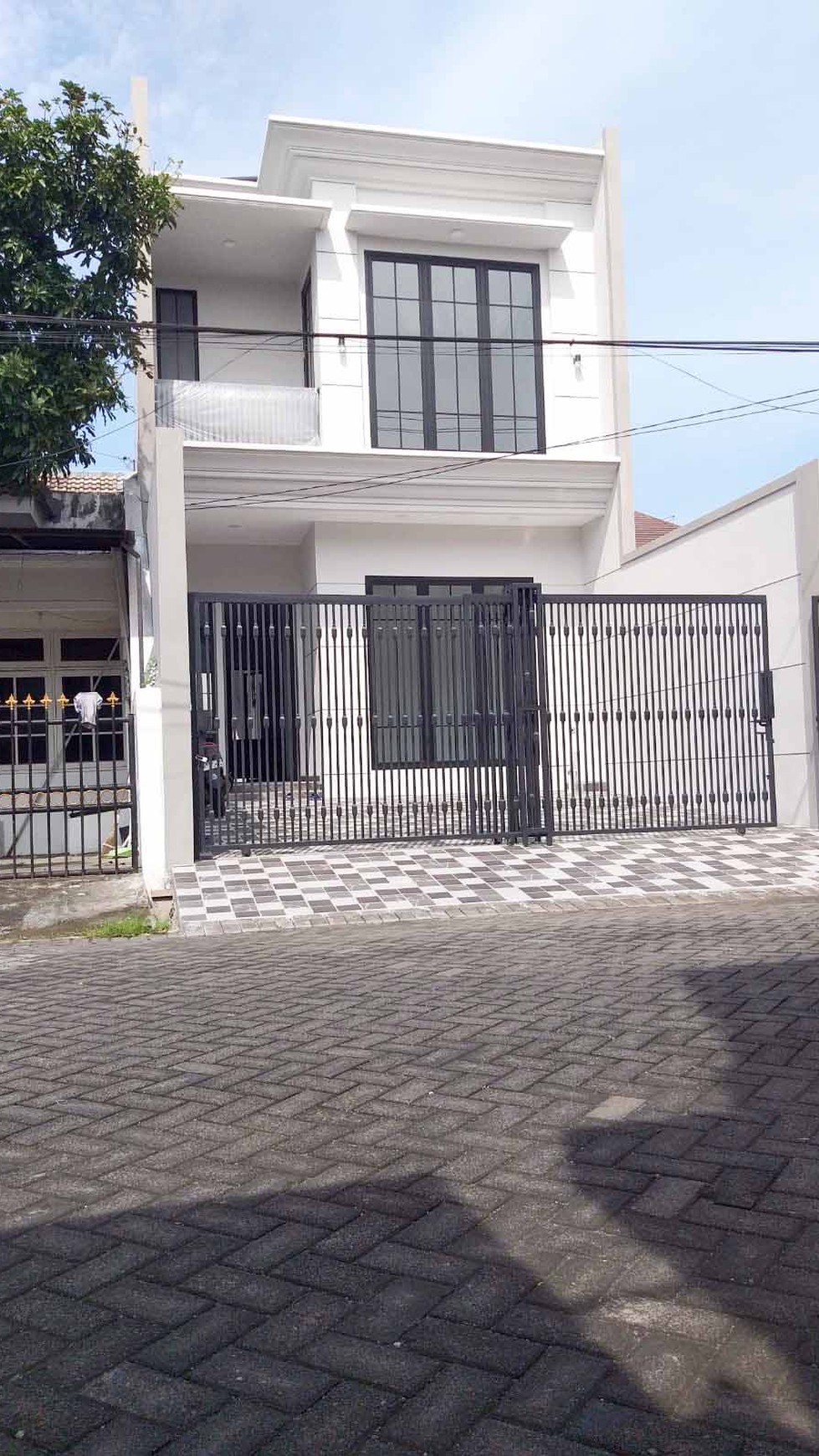 Rumah Baru Gress di Manyar Jaya Surabaya Timur, Minimalis, 2 Lantai, SHM, Ready 1 unit aja... Buruan !!!! 