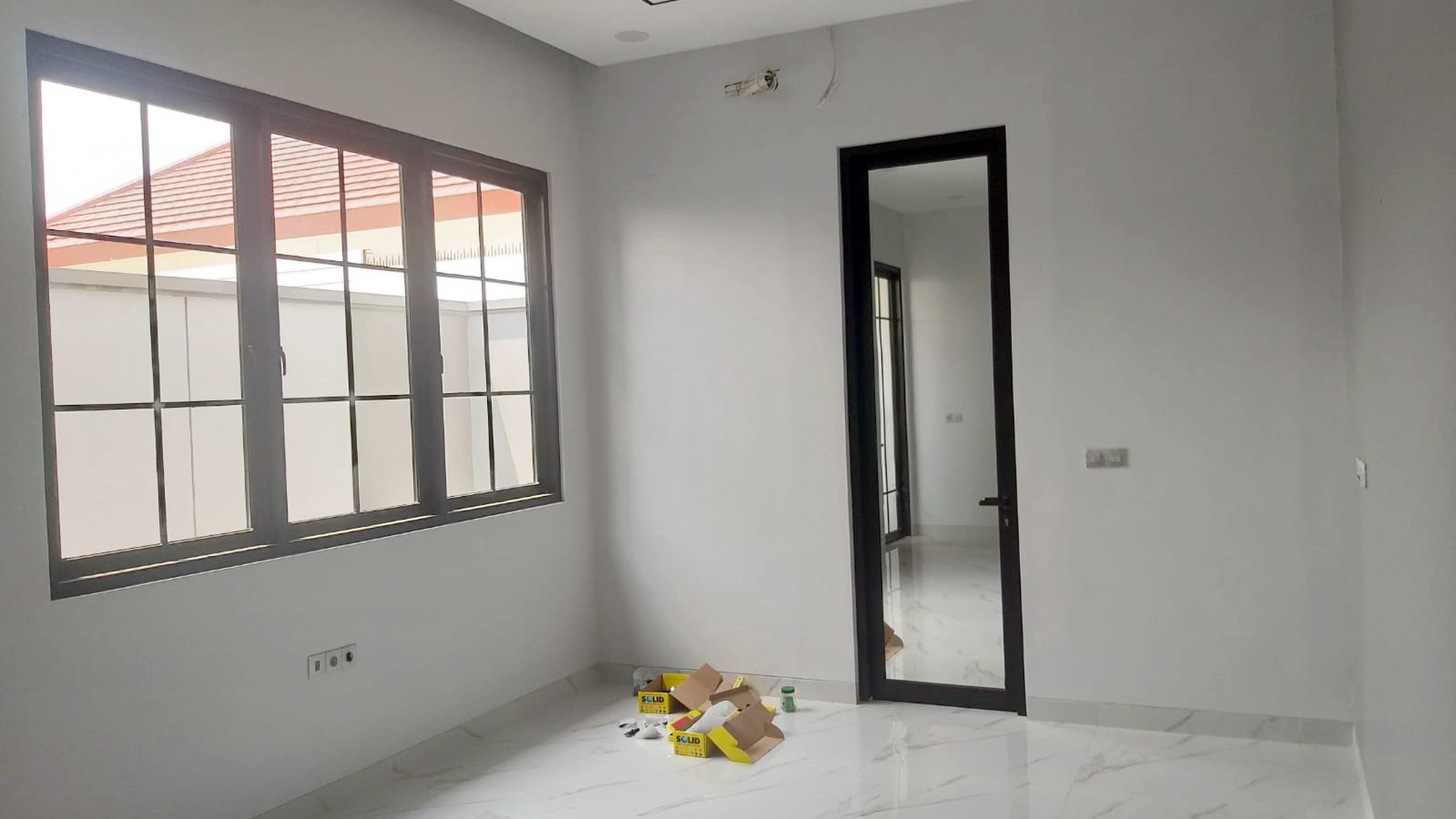 Rumah Baru Gress di Manyar Jaya Surabaya Timur, Minimalis, 2 Lantai, SHM, Ready 1 unit aja... Buruan !!!! 