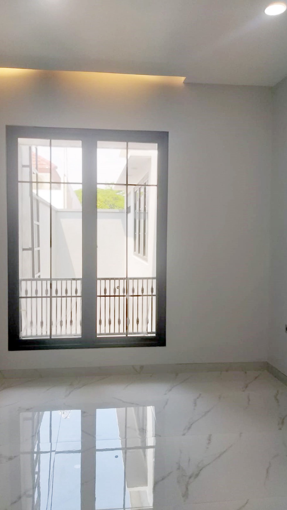 Rumah Baru Gress di Manyar Jaya Surabaya Timur, Minimalis, 2 Lantai, SHM, Ready 1 unit aja... Buruan !!!! 