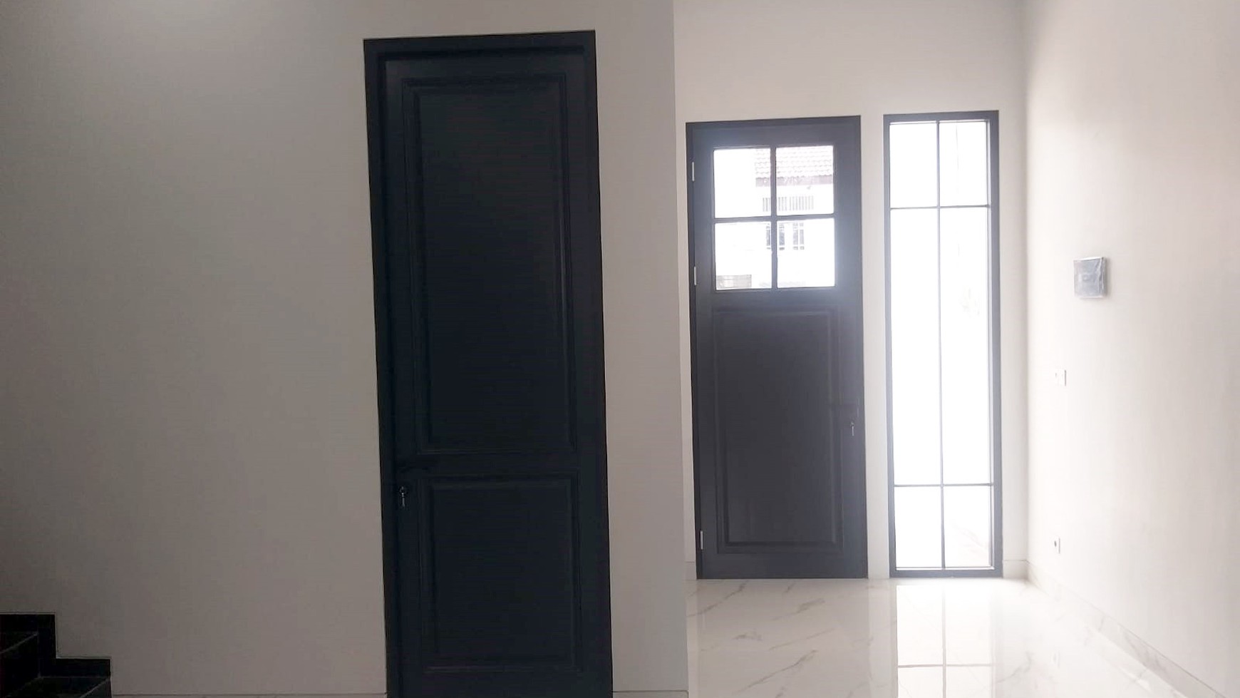 Rumah Baru Gress di Manyar Jaya Surabaya Timur, Minimalis, 2 Lantai, SHM, Ready 1 unit aja... Buruan !!!! 