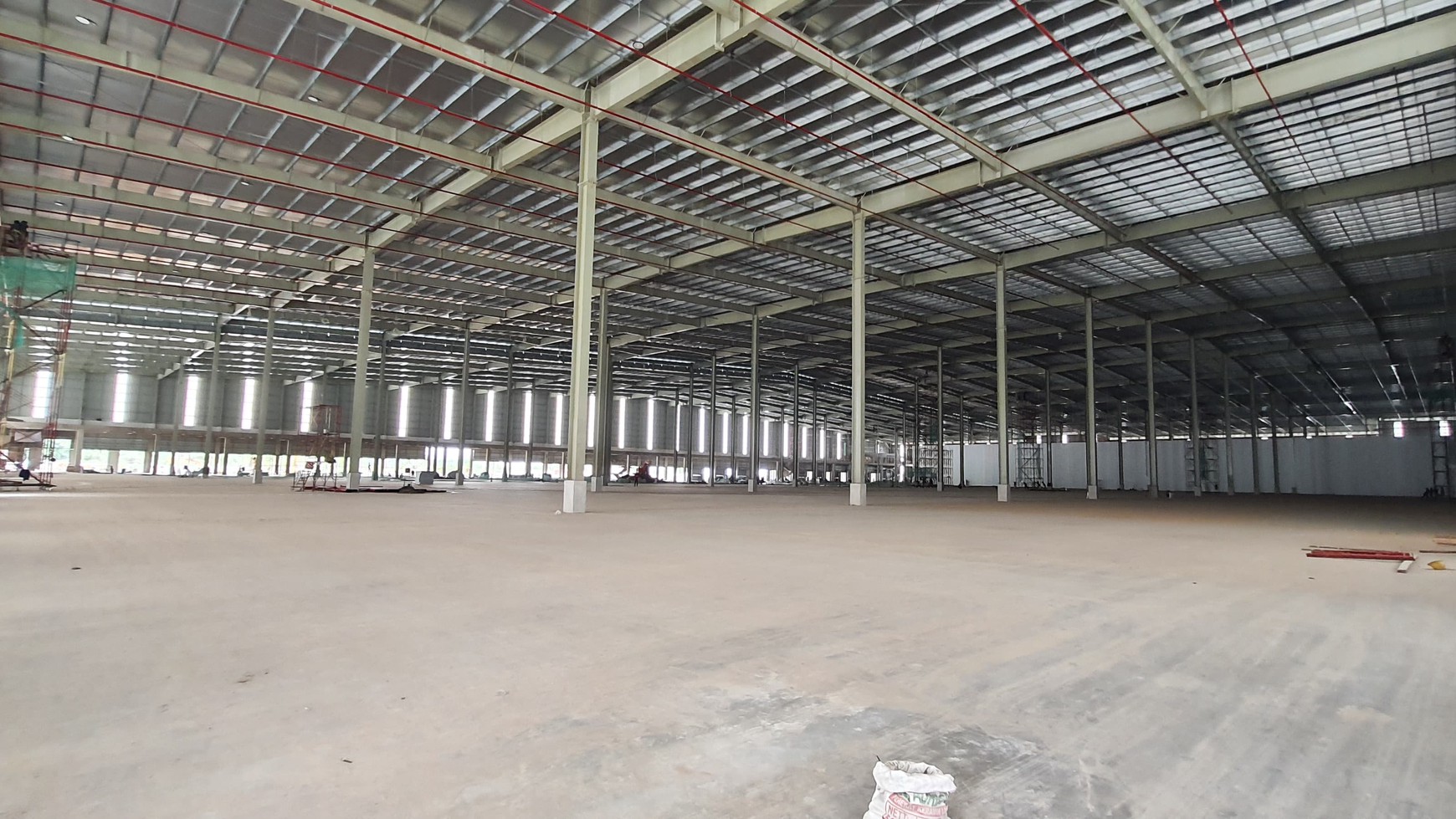 12.000m2 Gudang Modern di kawasan Pergudangan seluas 11 Hektar di Narogong  