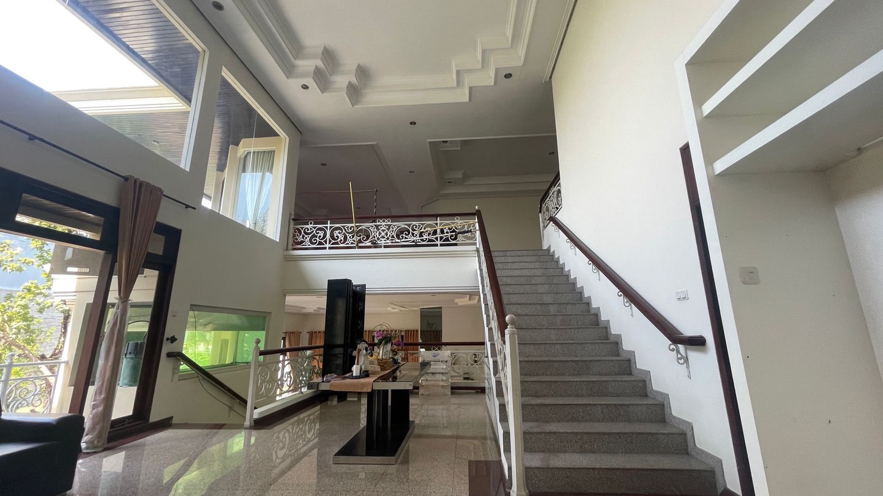 Disewakan Rumah Mewah Golf View cck utk usaha Di Raya Bukit Darmo Golf Surabaya Barat