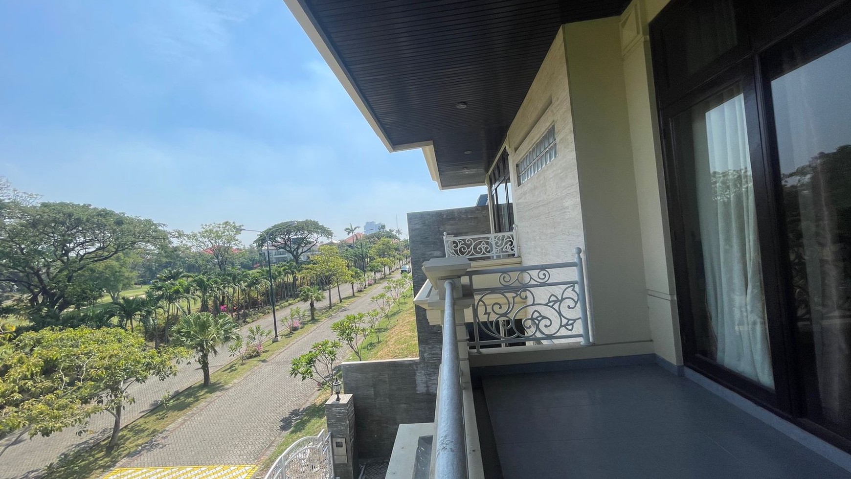 Disewakan Rumah Mewah Golf View cck utk usaha Di Raya Bukit Darmo Golf Surabaya Barat