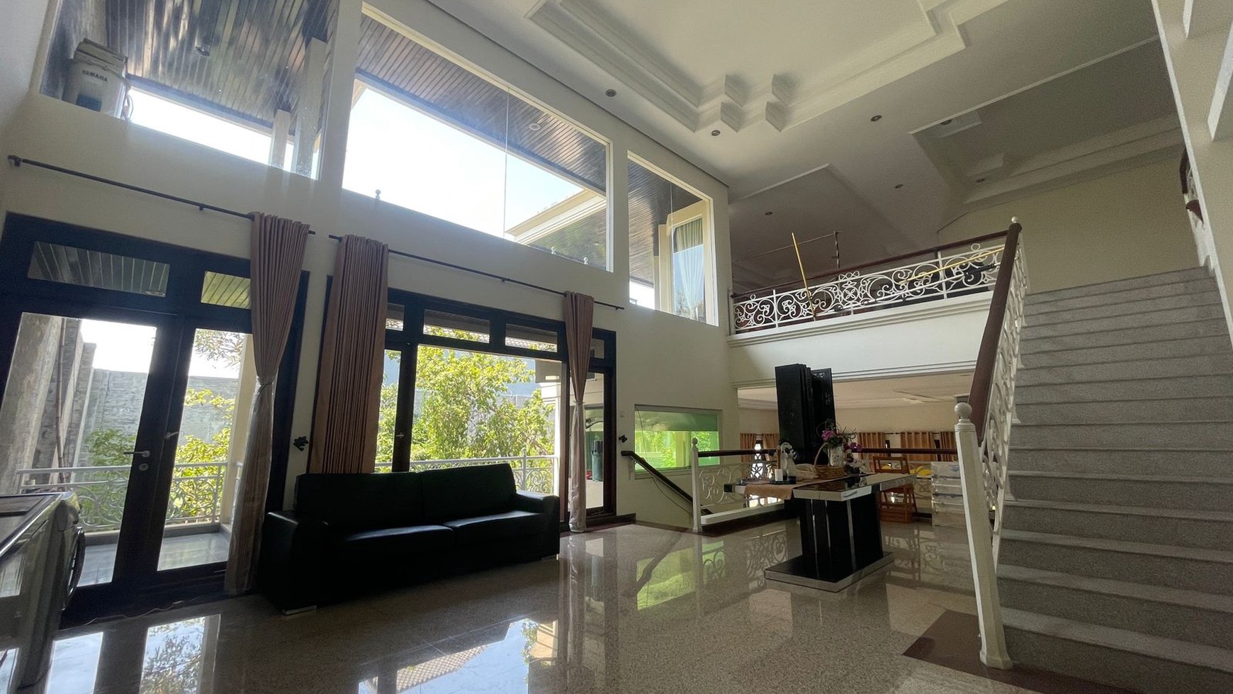 Disewakan Rumah Mewah Golf View cck utk usaha Di Raya Bukit Darmo Golf Surabaya Barat