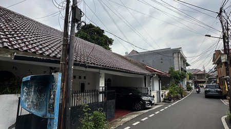 Rumah 1,5 lantai Hitung tanah di Petamburan, Jakarta Pusat