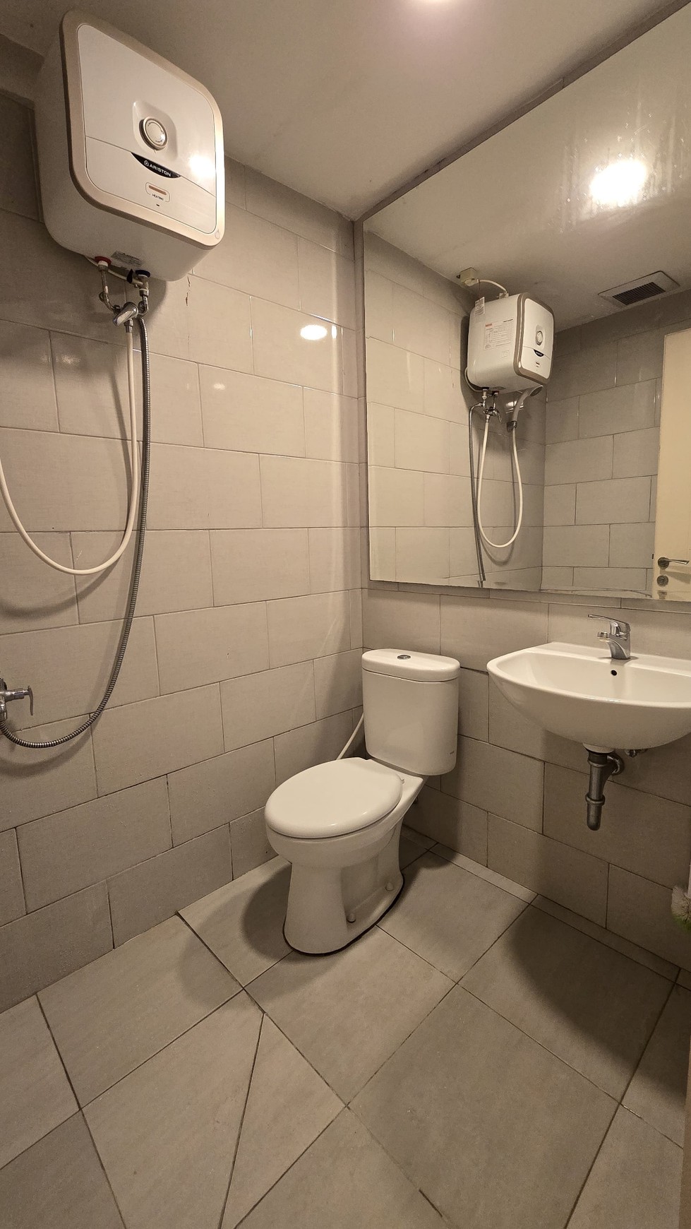 Disewakan Apartment Benson 2BR Pakuwon Indah 