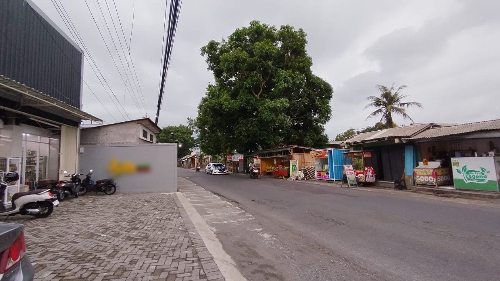 Ruang Usaha Dengan Lahan Parkir Luas Di Jalan Gamping Bantulan Sleman