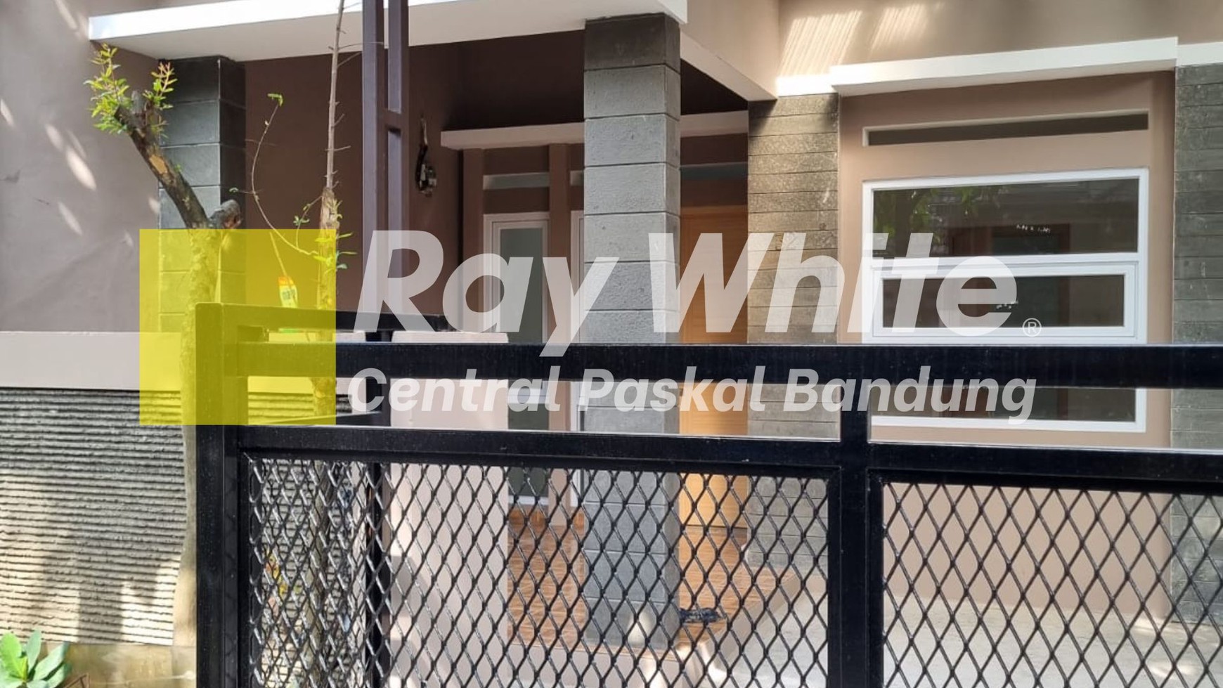 Rumah Minimalis Baru Renovasi di Sayap Taman Kopo Indah Bandung