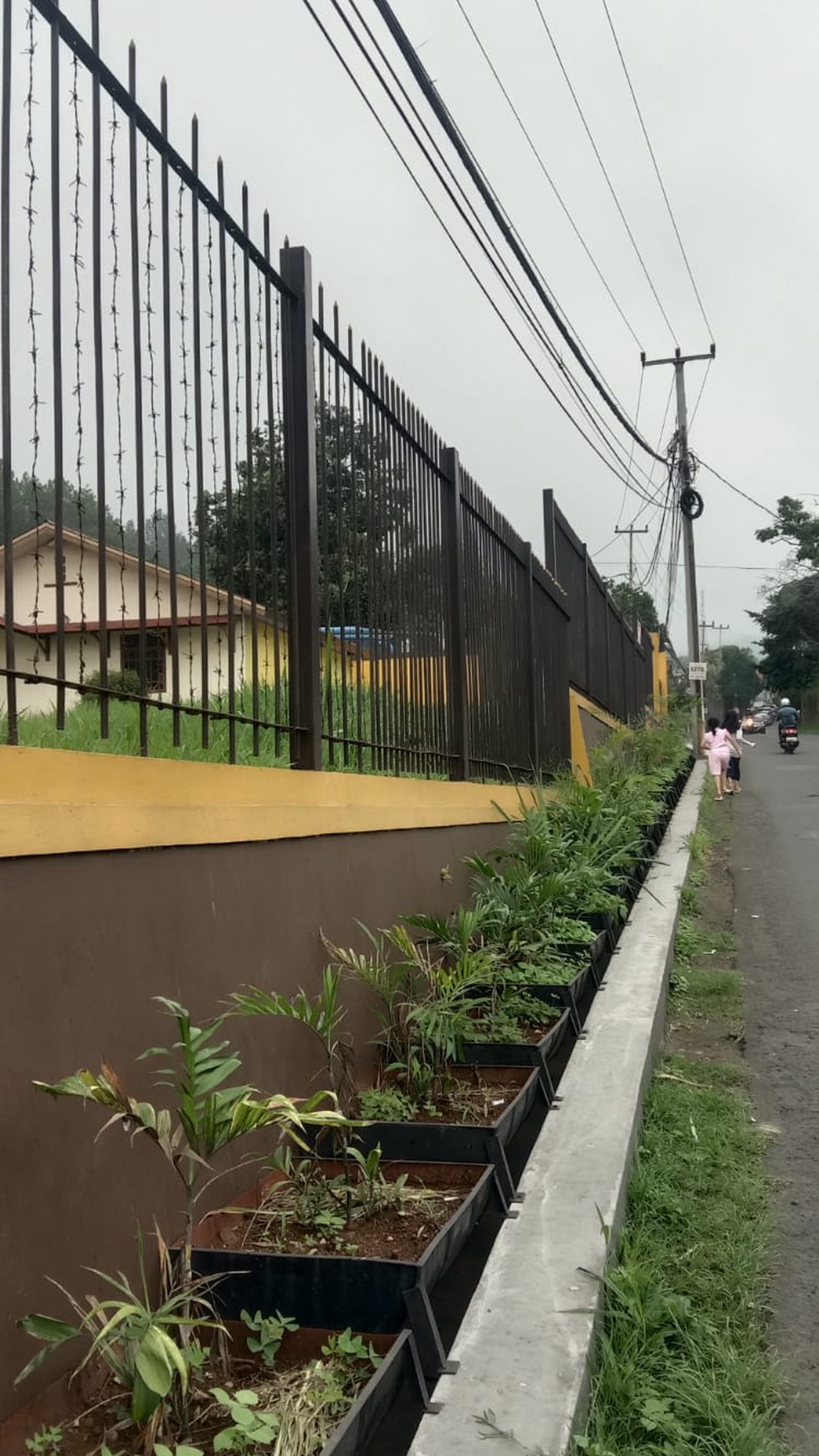 KAVLING DAN RUMAH DI PINGGIR JALAN TAMAN SAFARI CISARUA, BOGOR