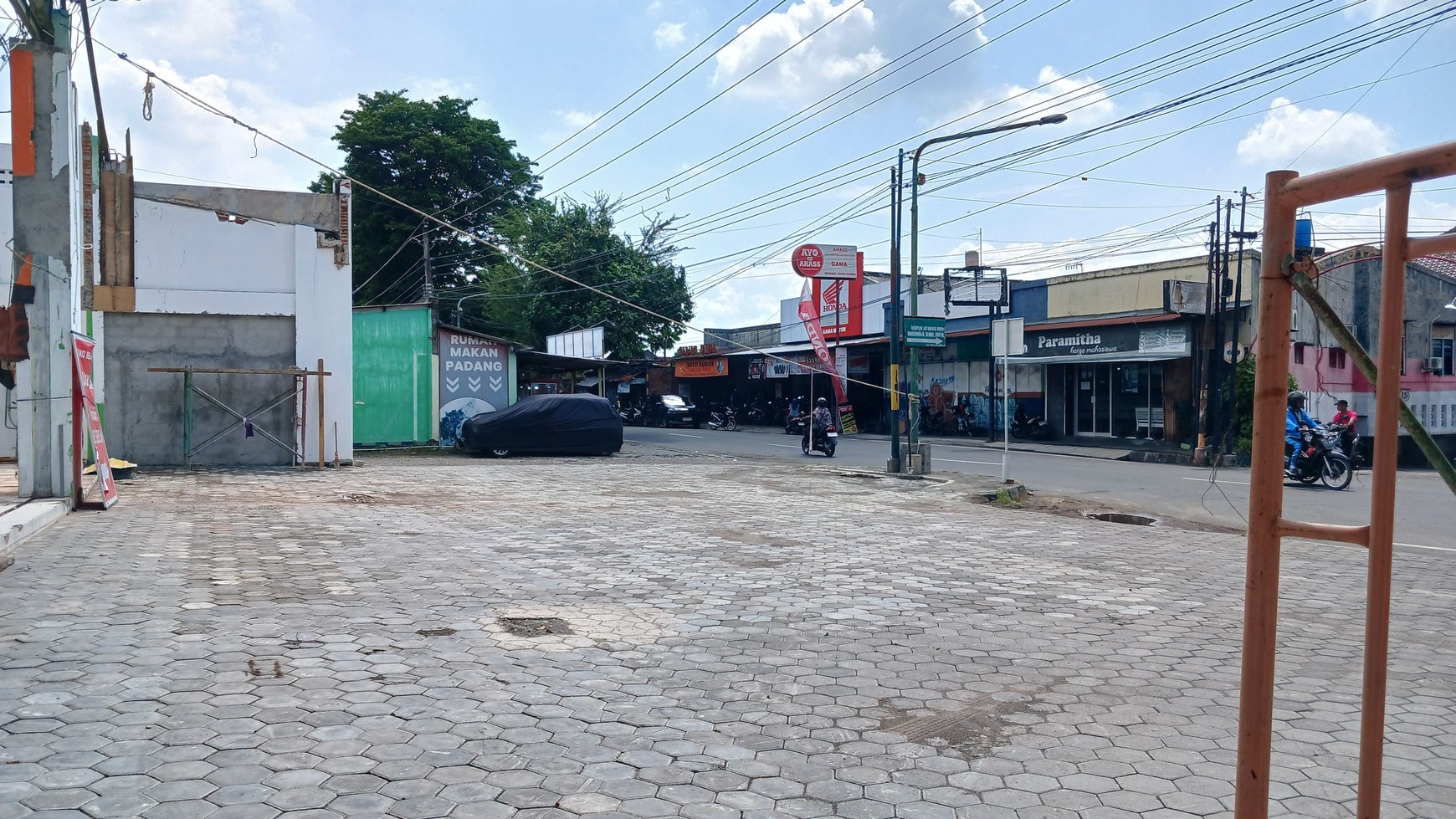 Gudang Dengan Parkir Luas di Jalan Tritunggal Sorosutan Umbulharjo Yogyakarta 